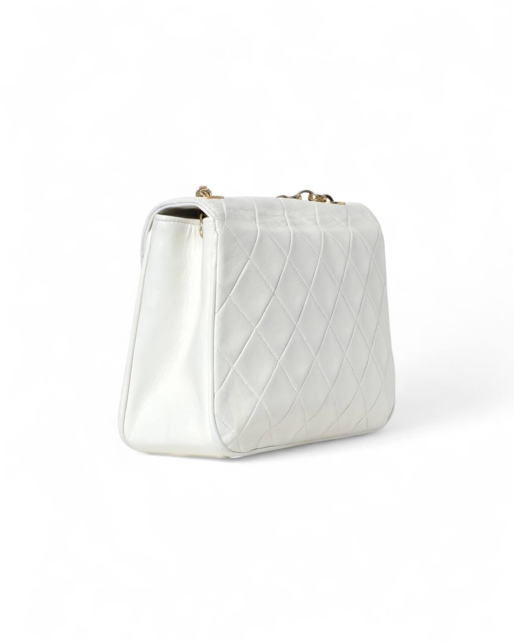 Donna Chanel Bijoux Tracolla Timeless Vintage Bianca