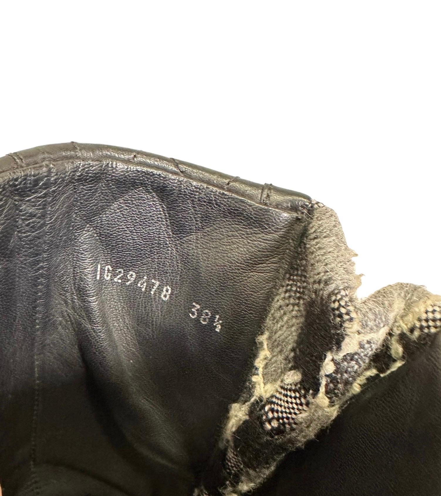 Bottes motard Chanel en tweed et cuir noir en vente 7