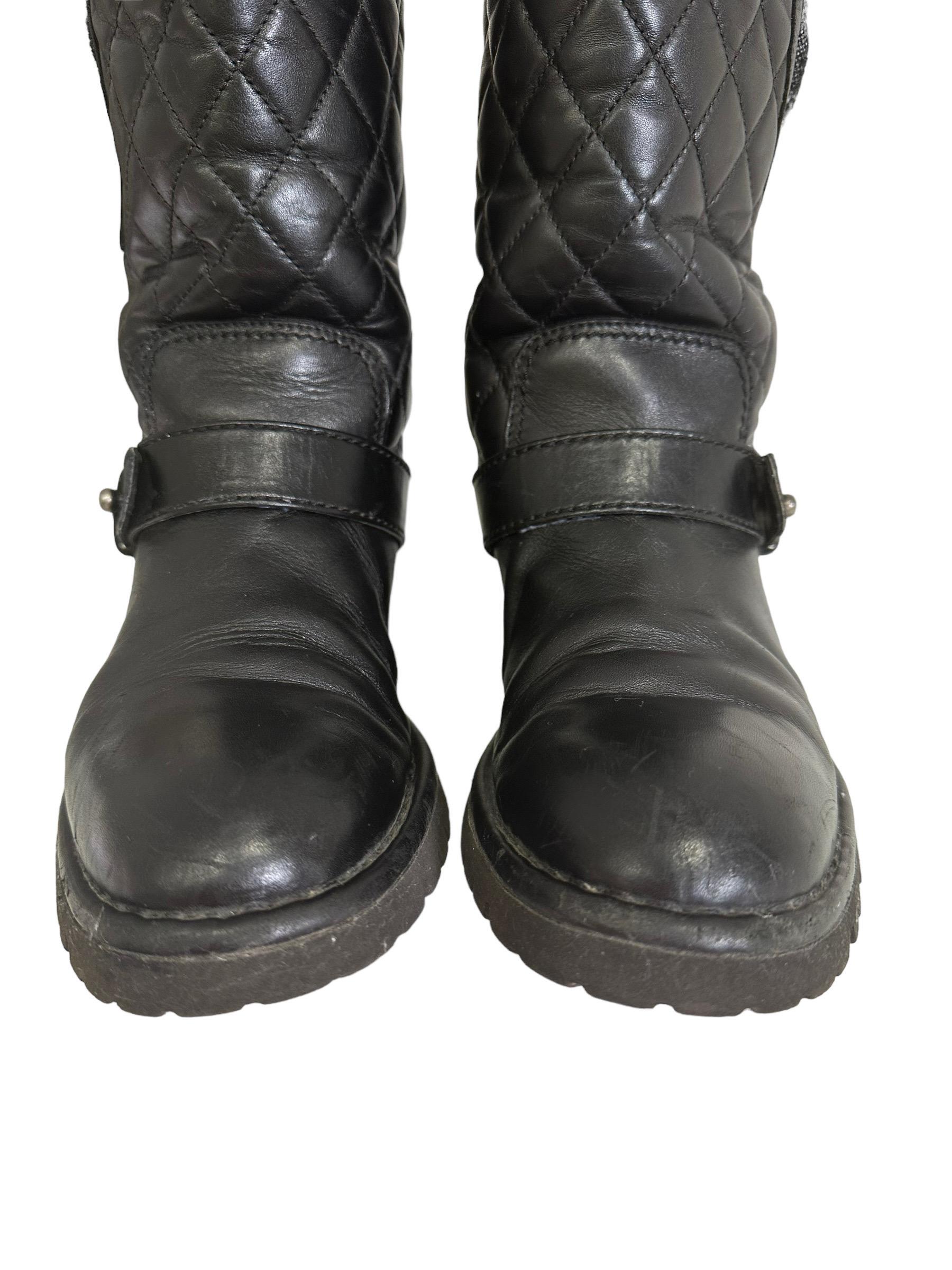 Bottes motard Chanel en tweed et cuir noir en vente 1