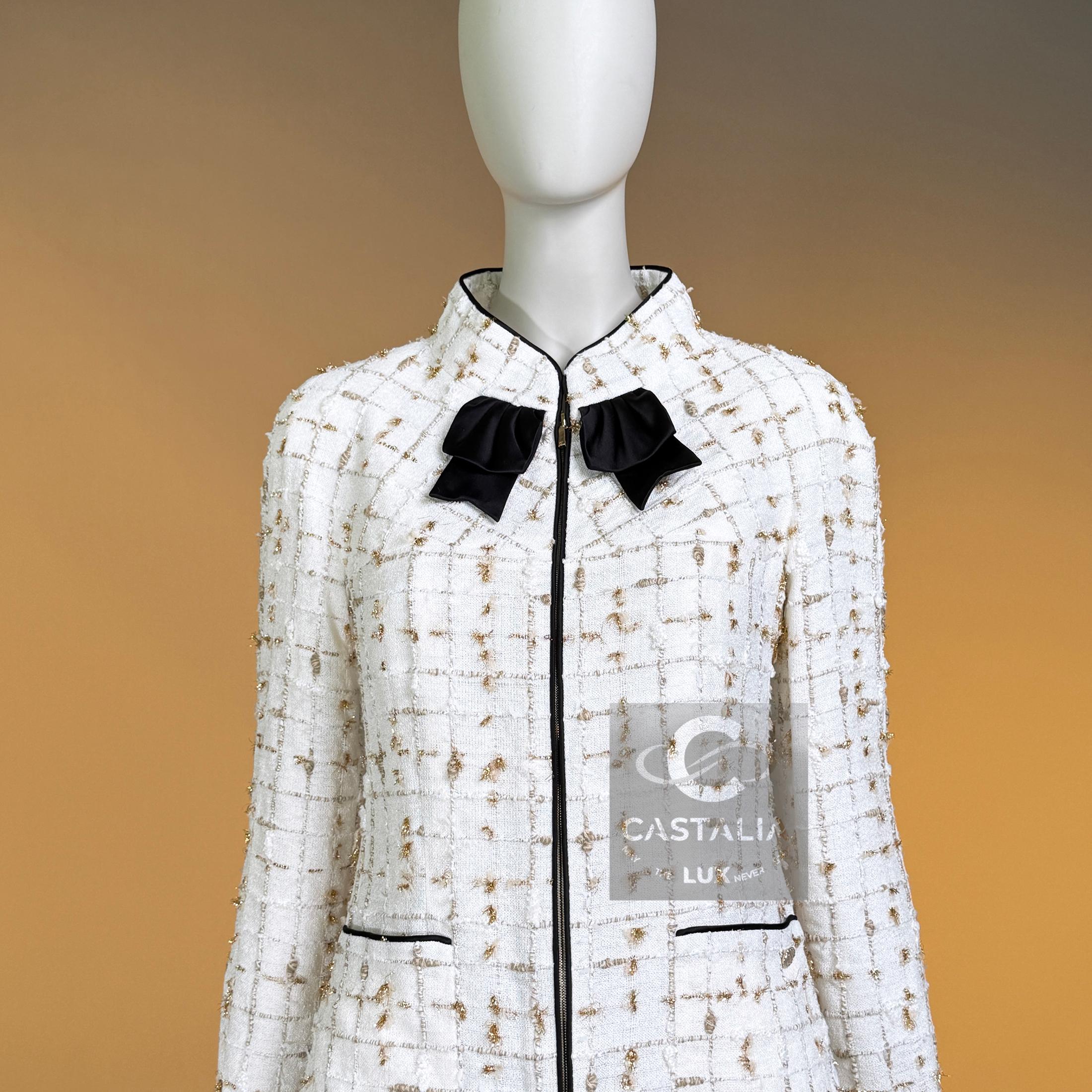 Chanel Billboard Legend 2019 Giacca in tweed bianco 38 FR in vendita 5