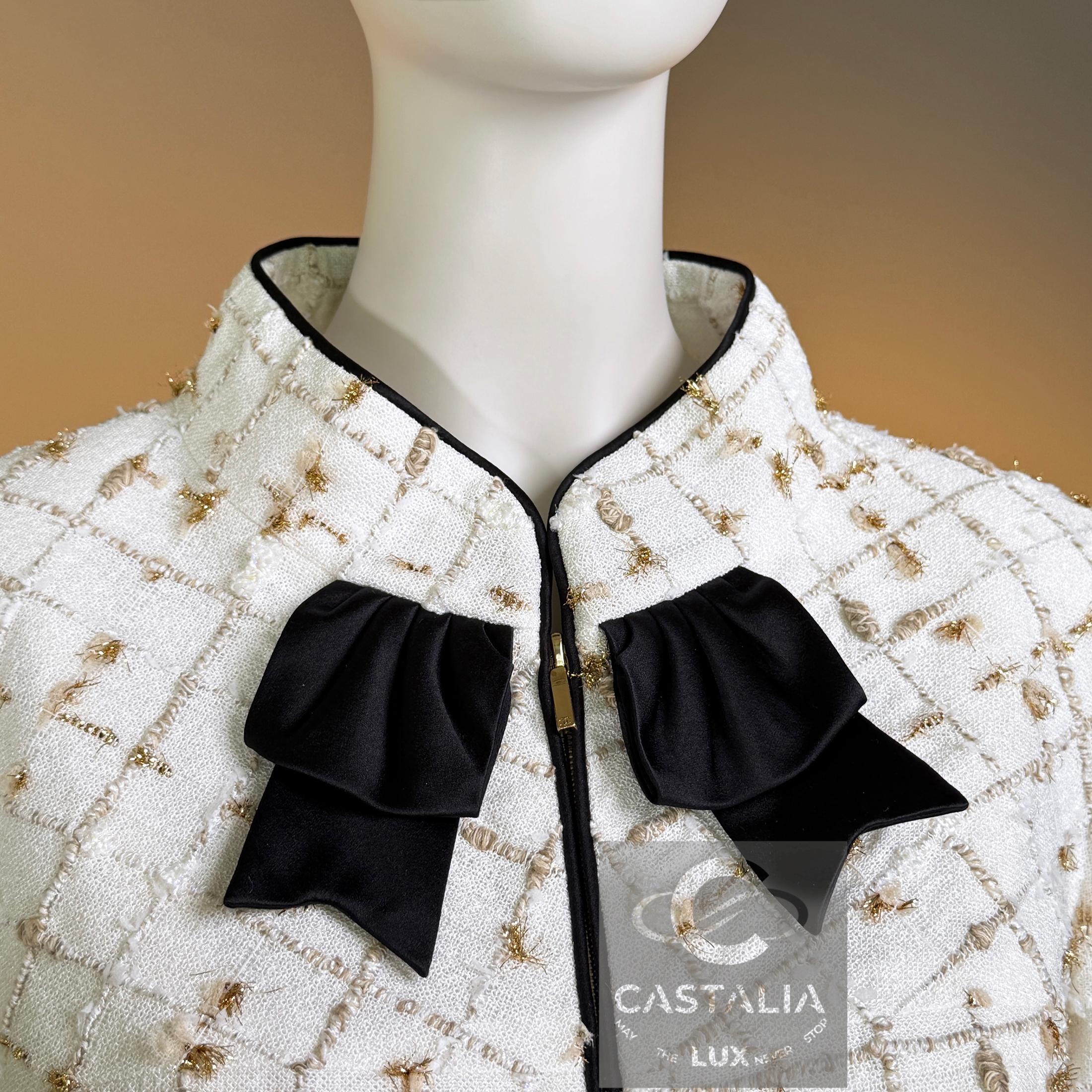 Chanel Billboard Legend 2019 Giacca in tweed bianco 38 FR in vendita 10