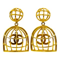 Chanel Clips d'oreilles avec grand logo « CC » en forme d'oiseau, années 1990