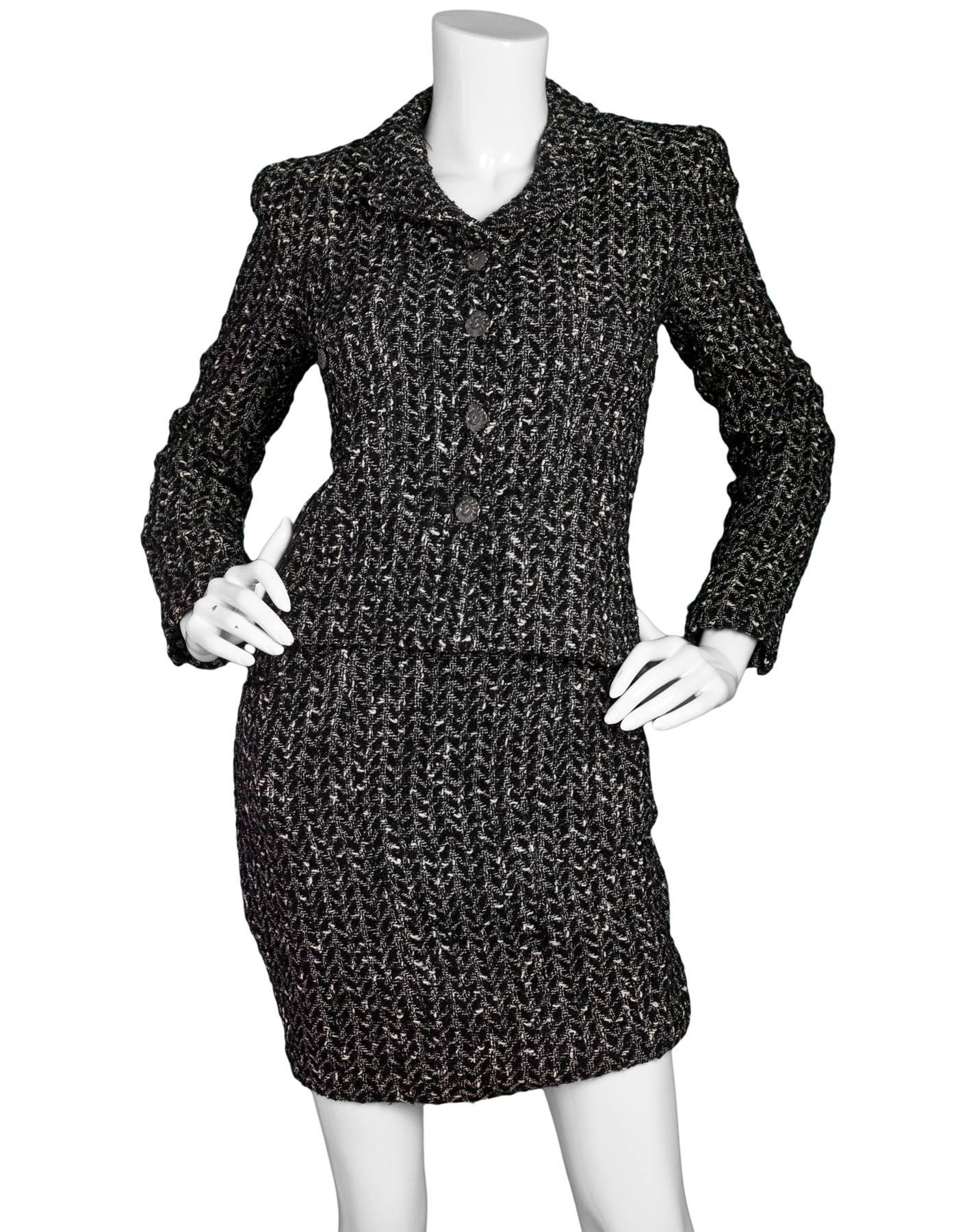 Chanel Black & White Wool Tweed Jacket Sz FR34

Made In: France
Year of Production: 1997
Color: Black, white
Composition: 93% wool, 7% nylon
Lining: Black 100% silk
Closure/opening: Front button closure
Exterior Pockets: Two front pockets
Interior