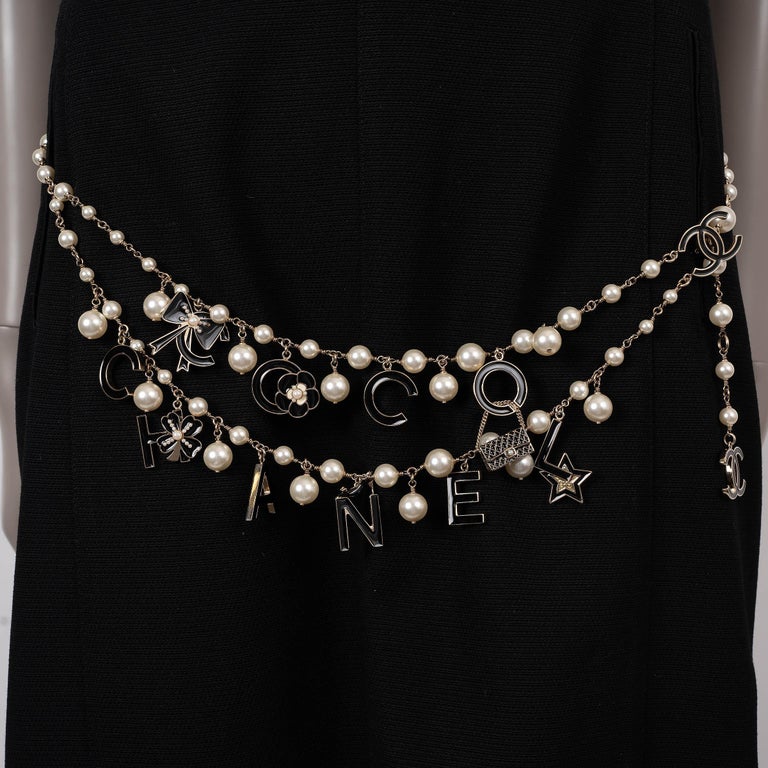 CHANEL black 07P COCO CHARMS PEARL CHAIN Belt L at 1stDibs display picture 3