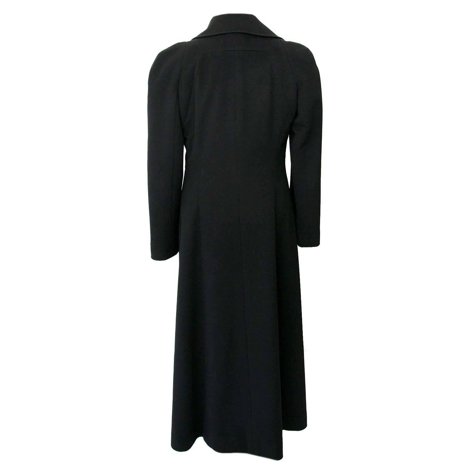 Excellent Condition!

est retail price €7000,-

Chanel Black 100% Cashmere Long Coat - Size 40

This absolutely stunning coat by Chanel is made out of 100 cashmere and is super soft to the touch. This coat will surely keep you warm all day and is