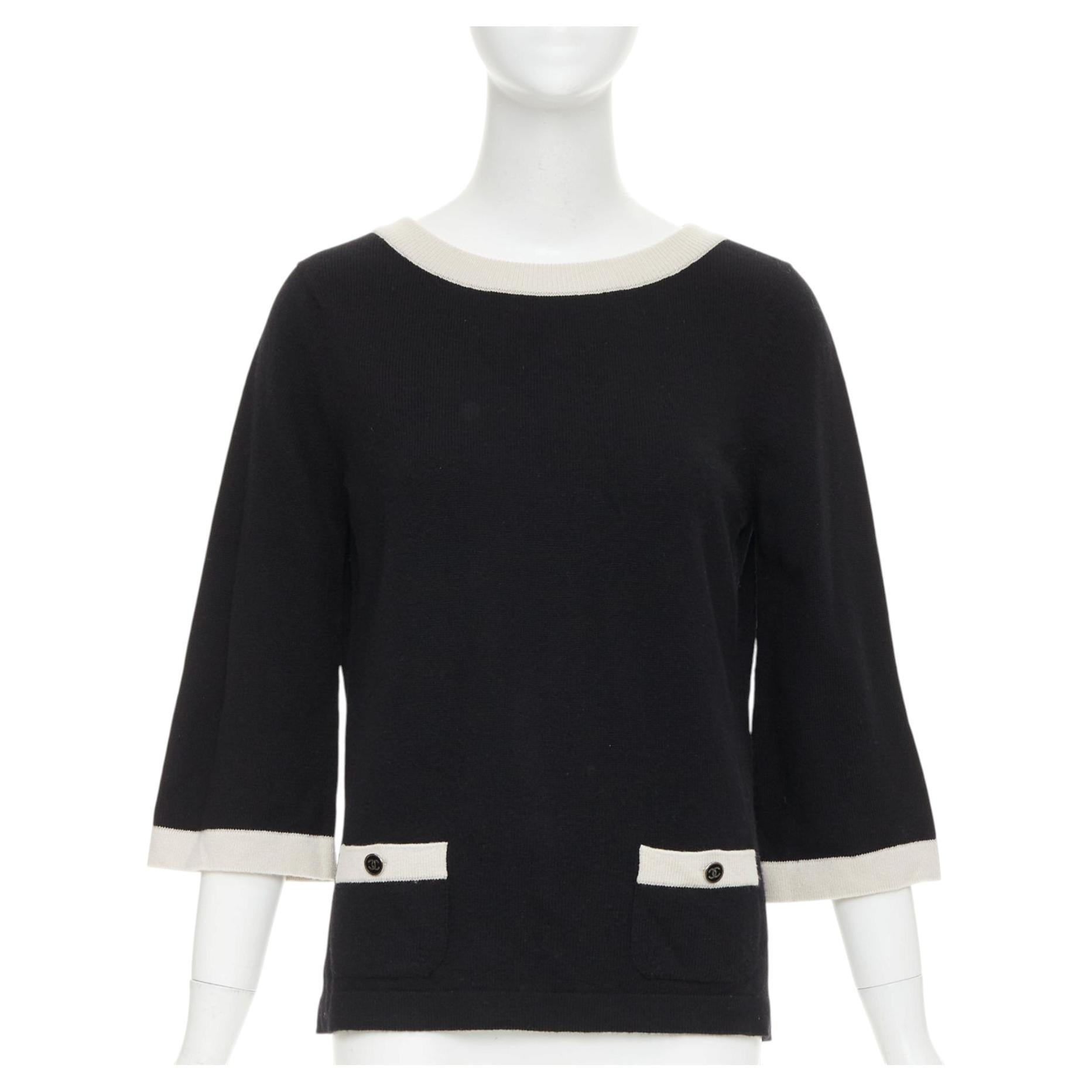 Pull CHANEL noir 100 % cachemire, bordures contrastées blanches, poche à bouton CC, FR40, taille L