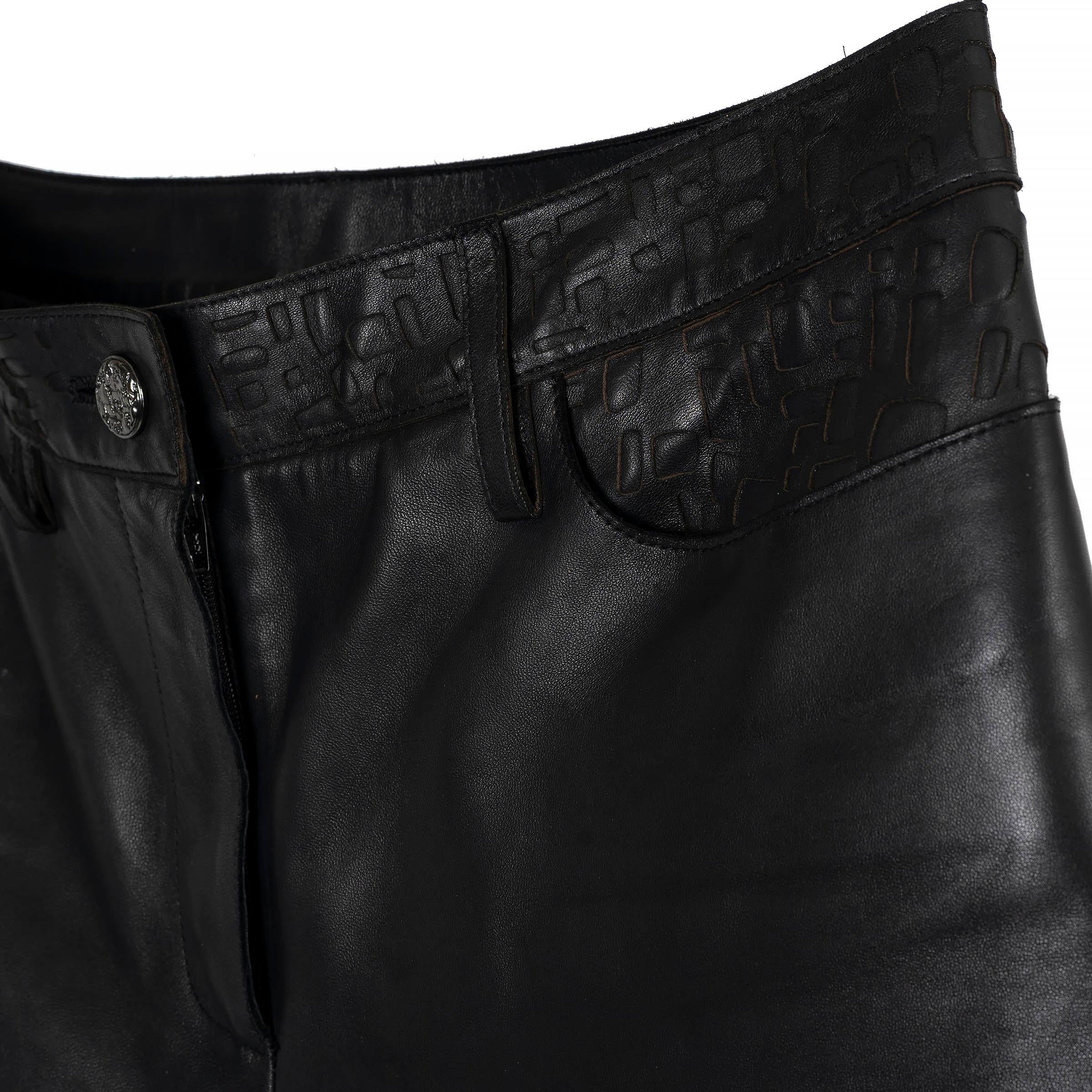 CHANEL schwarz 11P PERFORATED TRIM LEATHER Hose 34 XXS Damen im Angebot