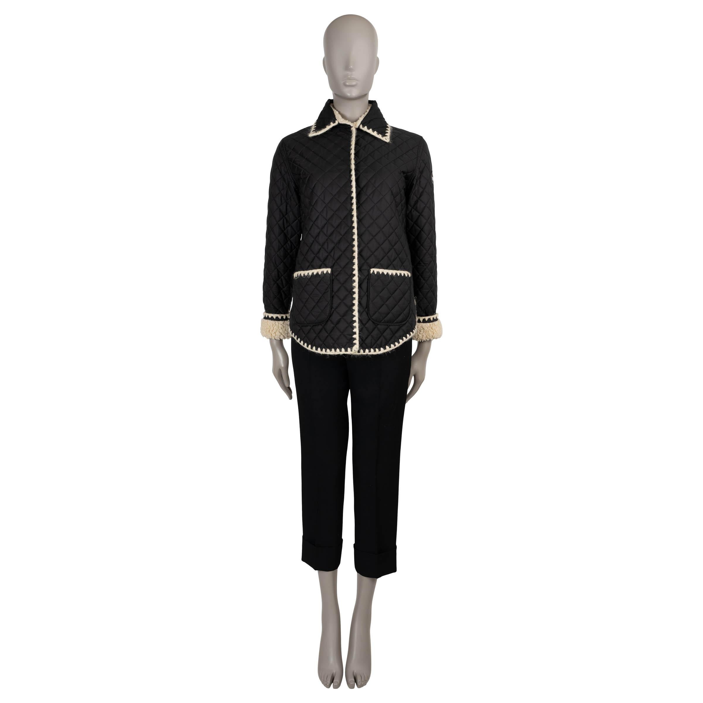 Veste fourreau noire 18A COCO NEIGE FAUX FUR TRIM CHANEL 34 XXS Pour femmes en vente