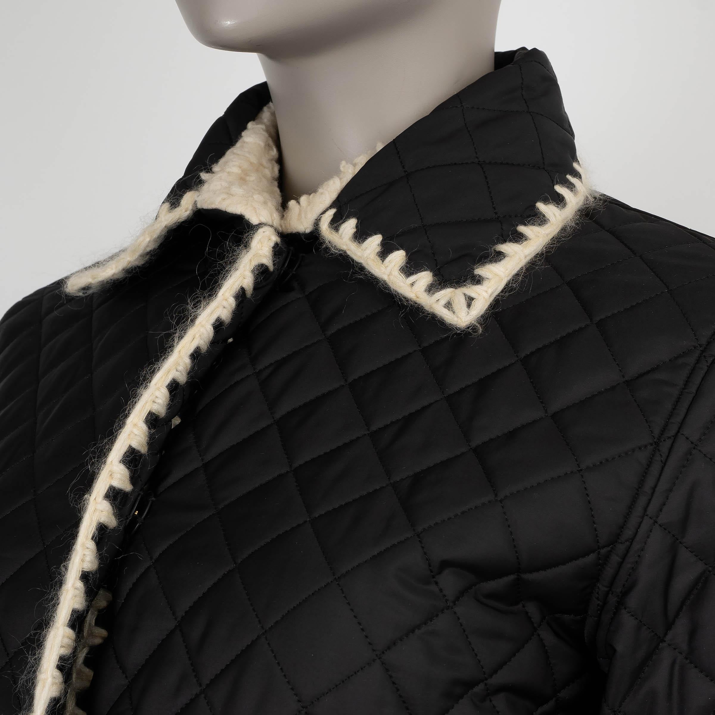 Veste fourreau noire 18A COCO NEIGE FAUX FUR TRIM CHANEL 34 XXS en vente 1