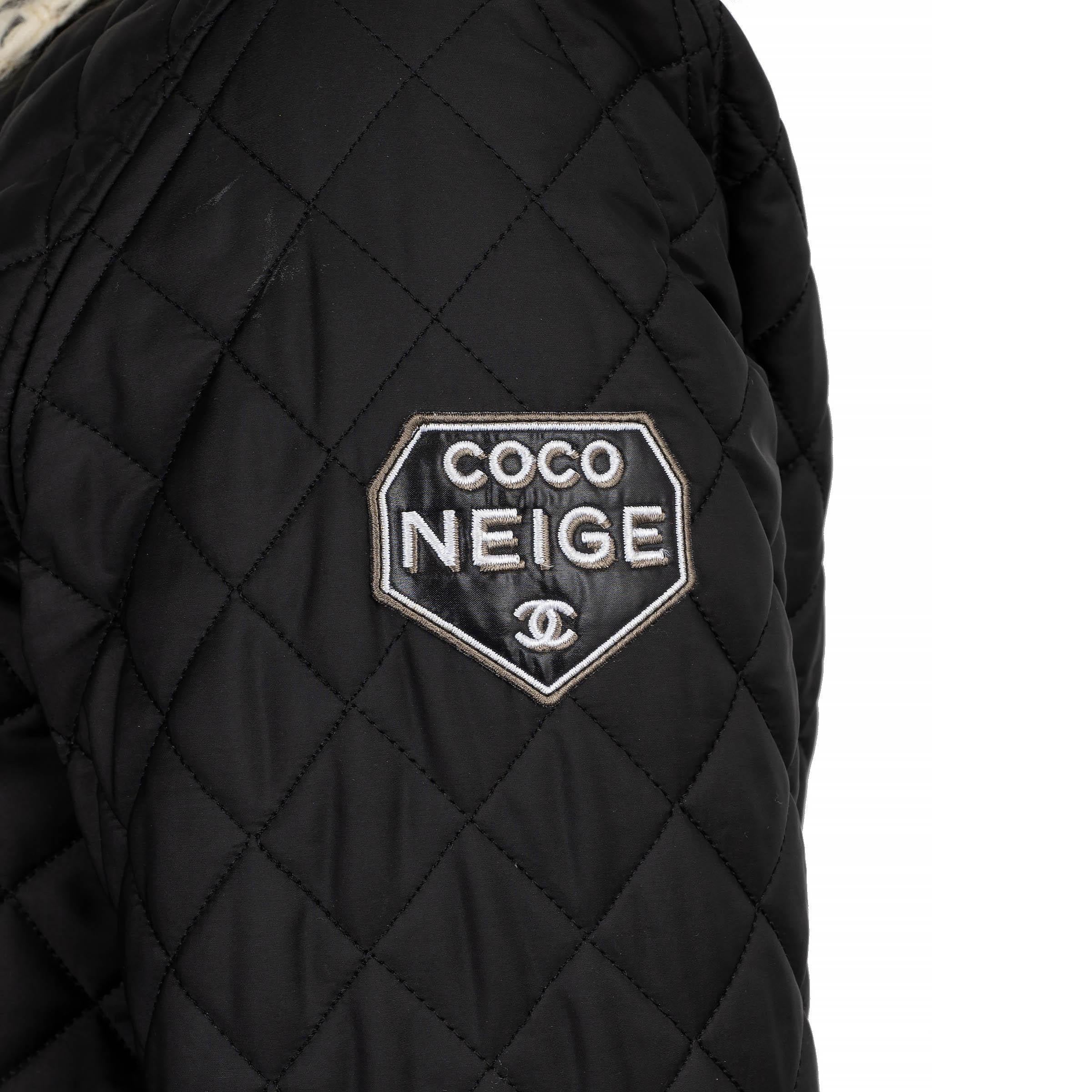 Veste fourreau noire 18A COCO NEIGE FAUX FUR TRIM CHANEL 34 XXS en vente 2