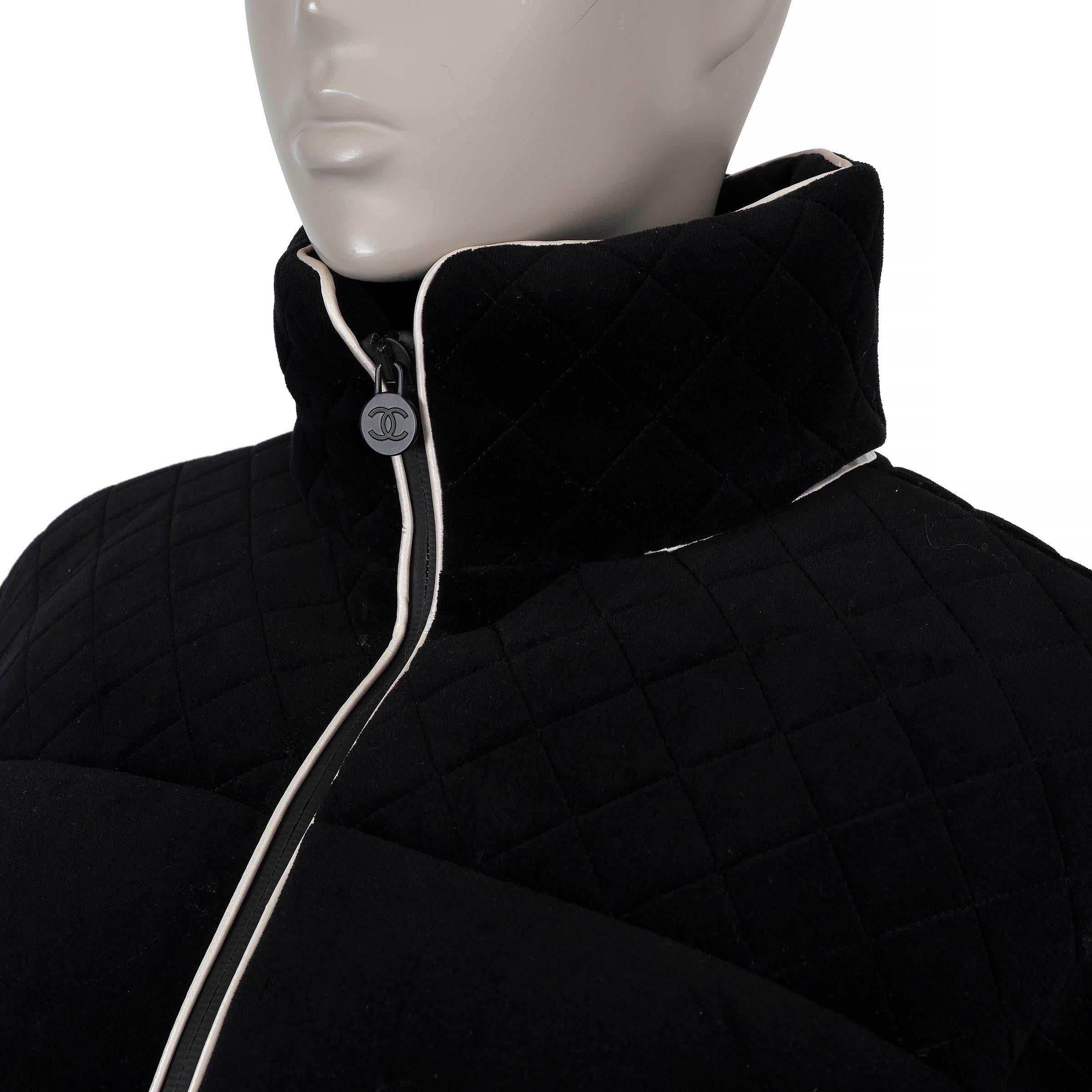 CHANEL noir 18B COCO NEIGE DOWN PUFFER Jacket 40 M en vente 1