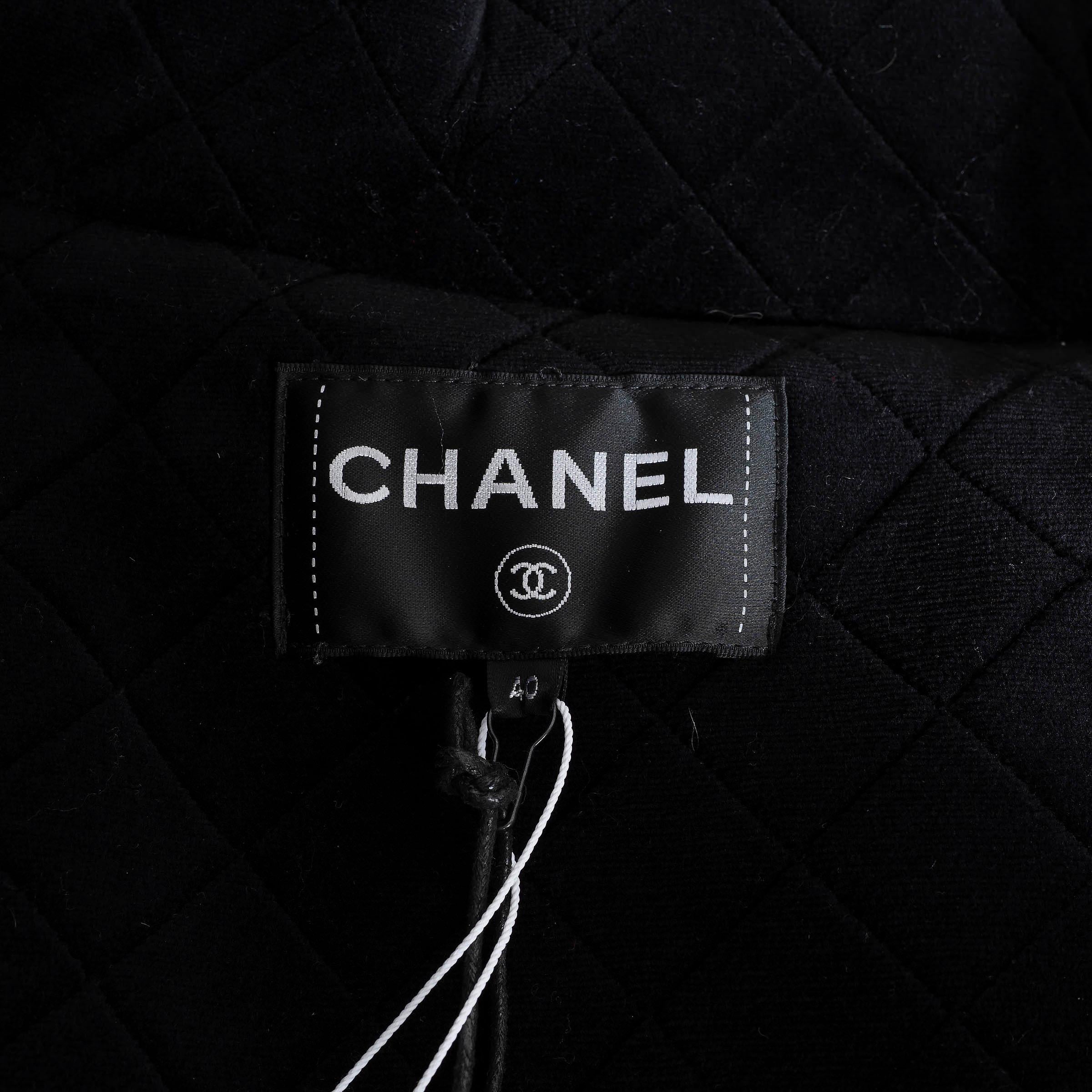 CHANEL noir 18B COCO NEIGE DOWN PUFFER Jacket 40 M en vente 2