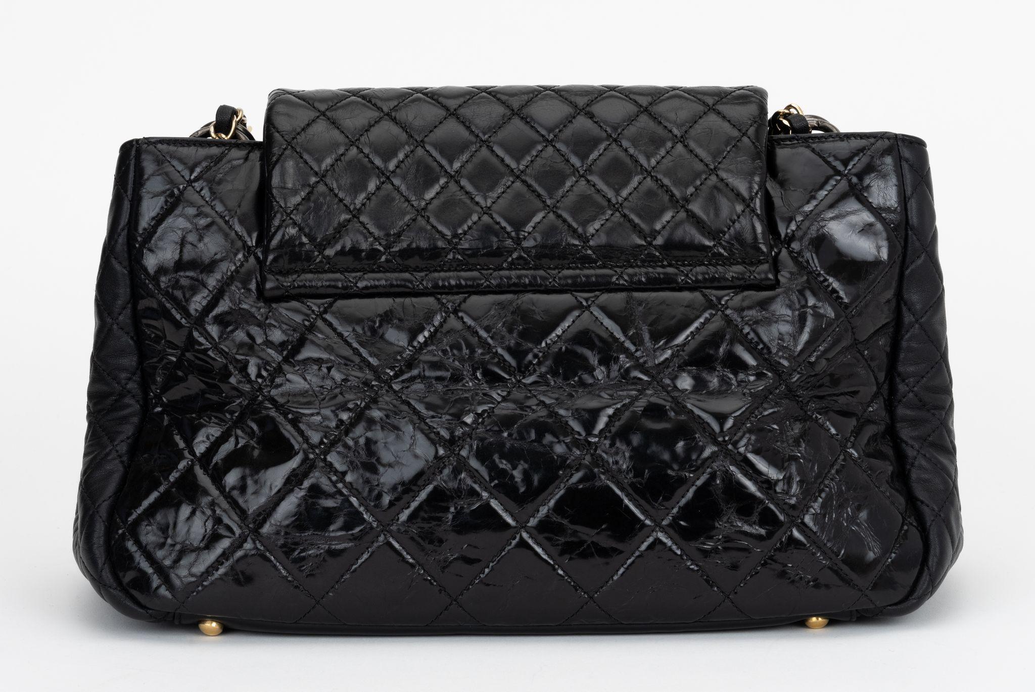 Women's Chanel Black 2-Tone Hardware Handbag For Sale