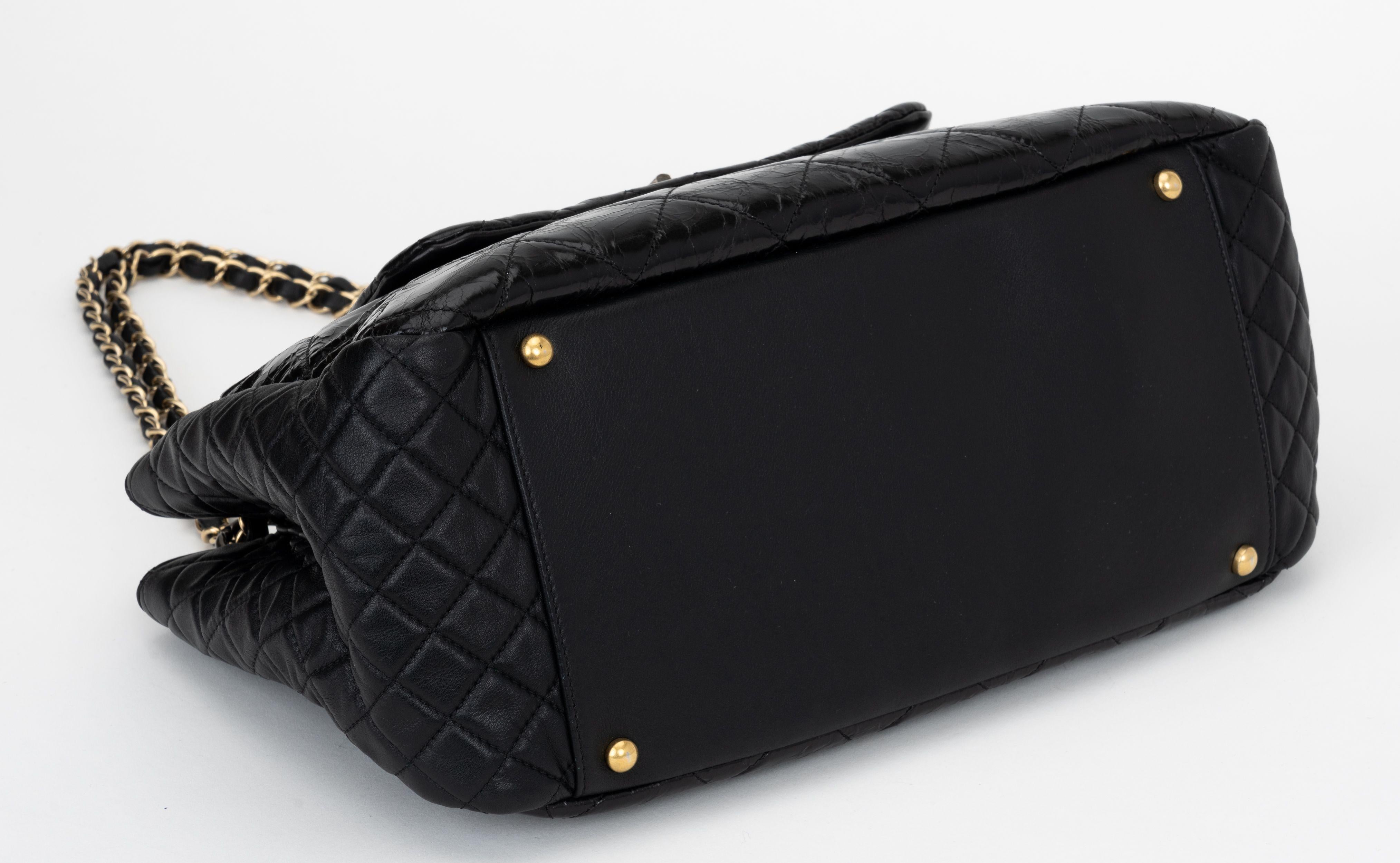 Chanel Black 2-Tone Hardware Handbag For Sale 1