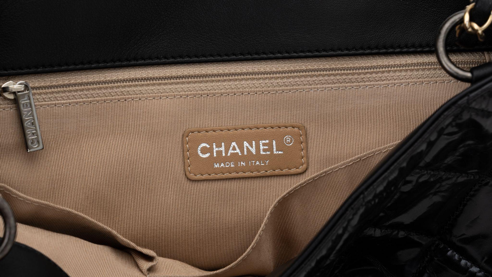 Chanel Black 2-Tone Hardware Handbag For Sale 2