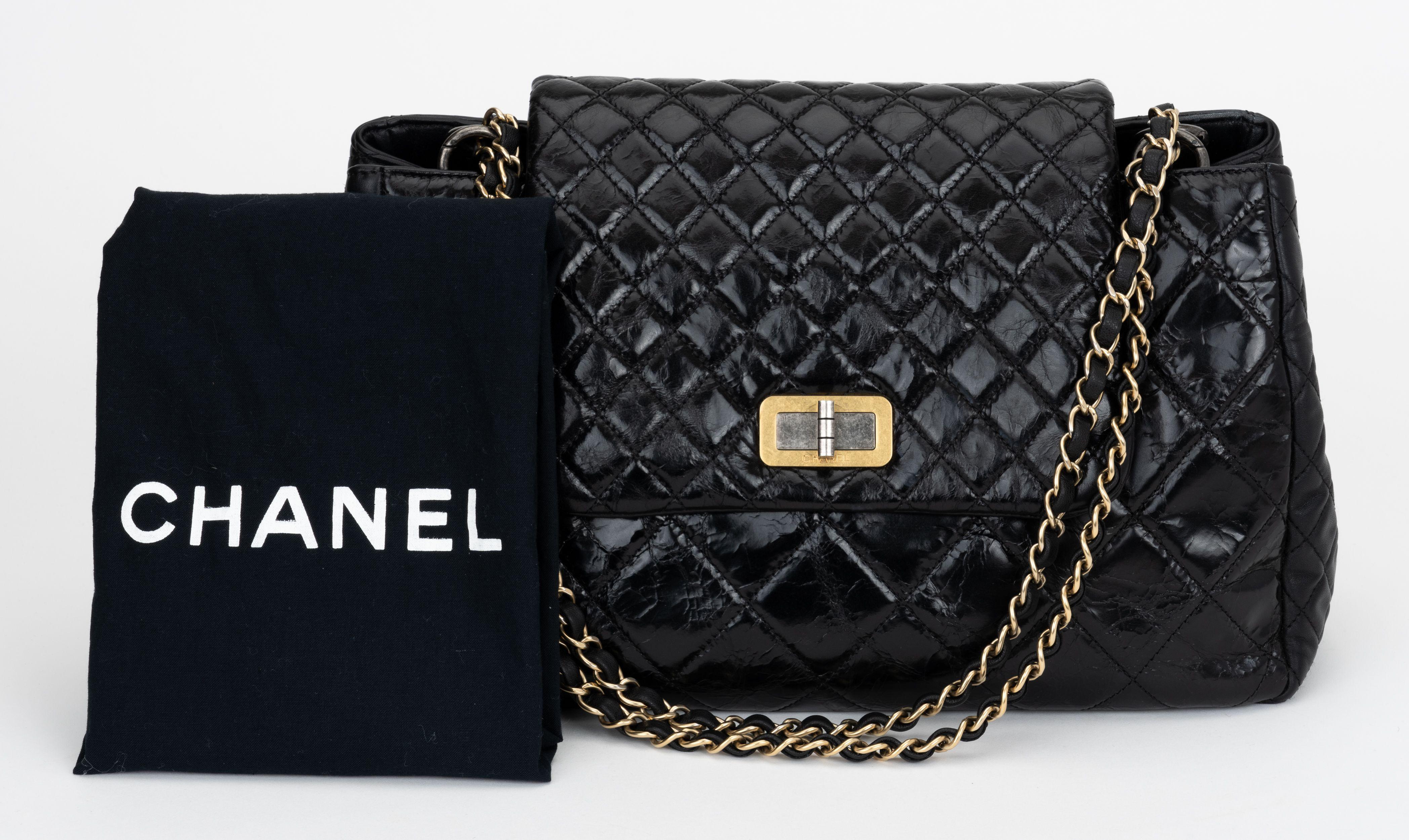 Chanel Black 2-Tone Hardware Handbag For Sale 3