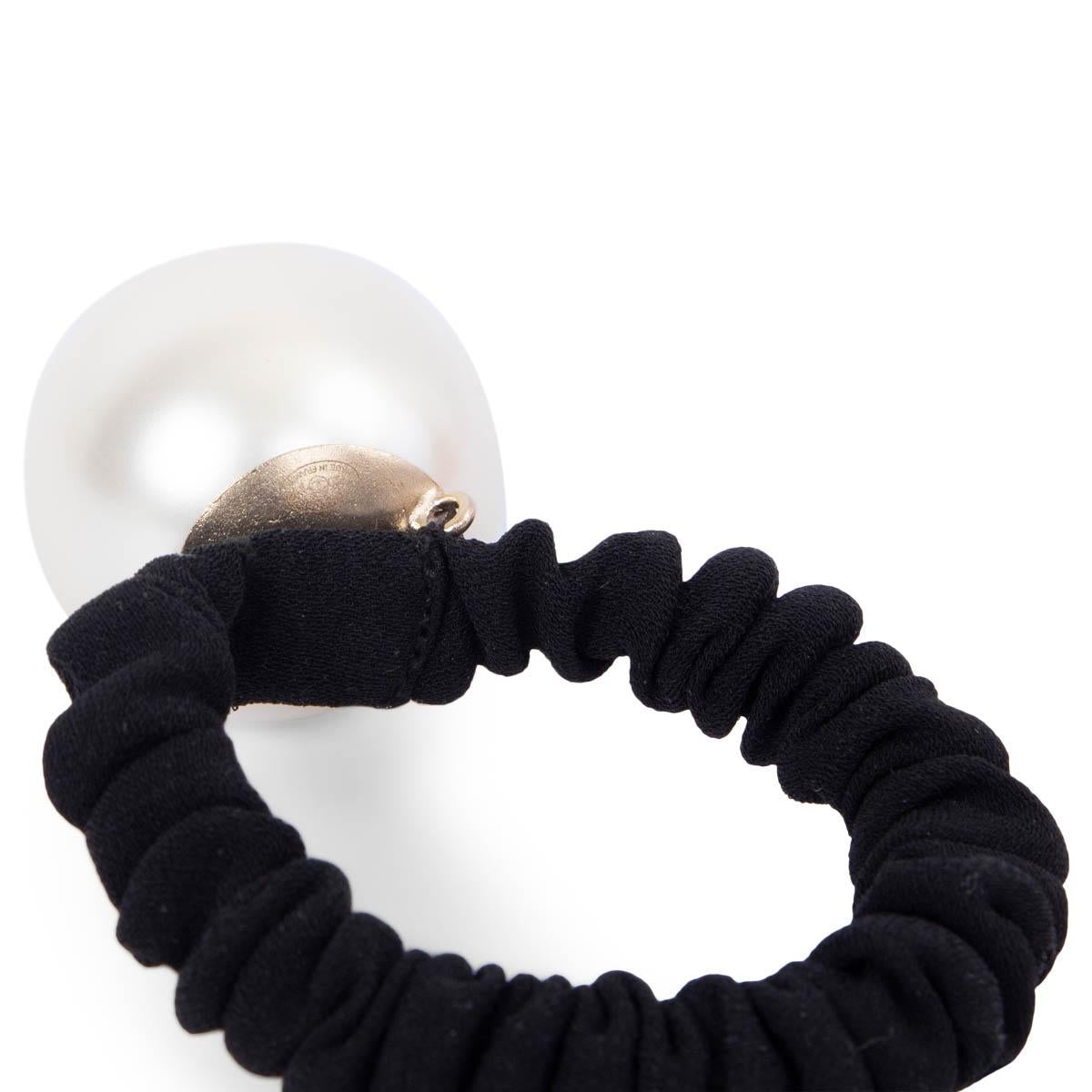 Women's CHANEL black 2022 22V FAUX PEARL Hair Tie Scrunchie A63896 For Sale