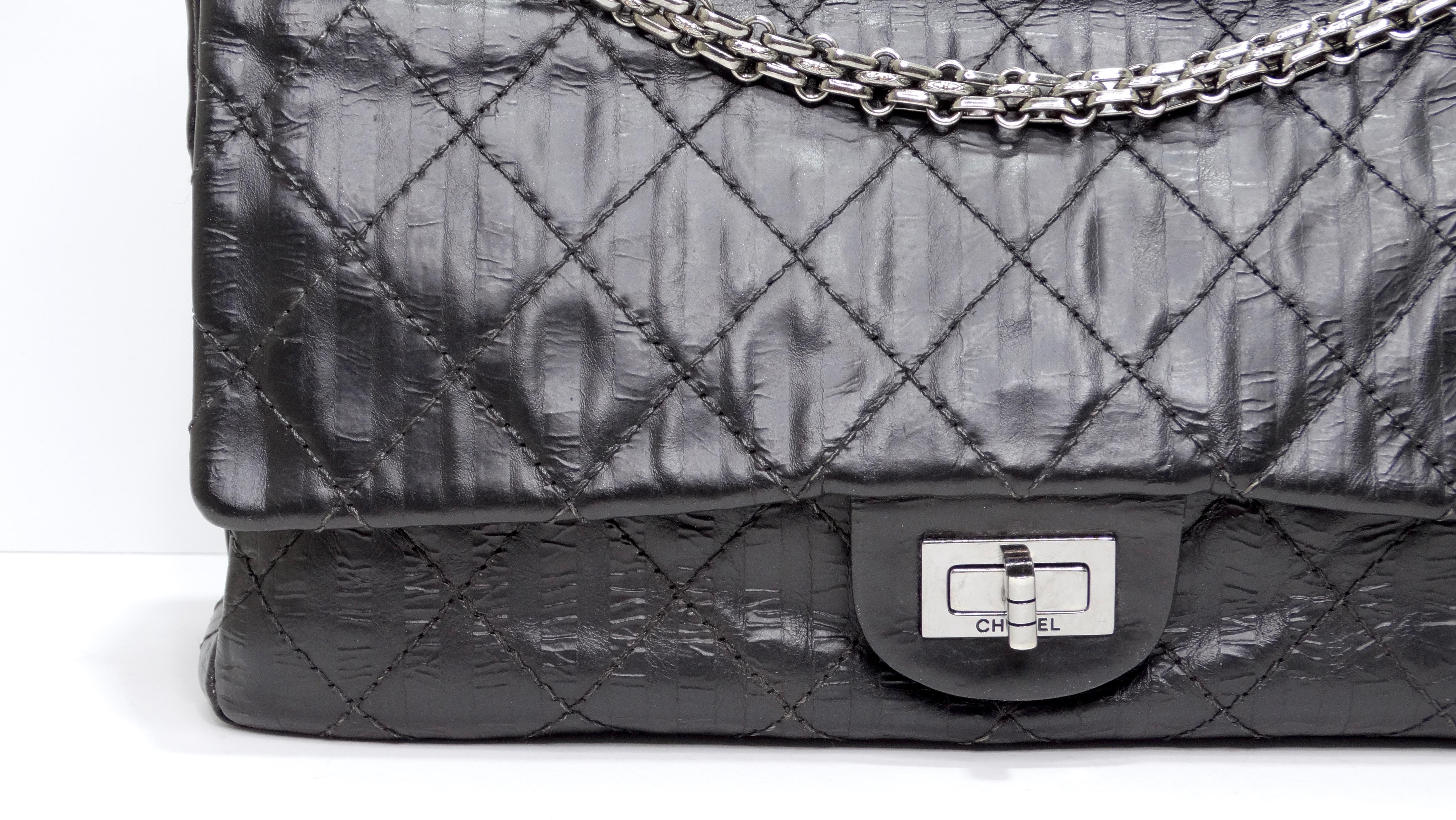 Chanel Black 2.55 Reissue Quilted Classic Calfskin Leather 225 Flap Bag In Excellent Condition In Scottsdale, AZ