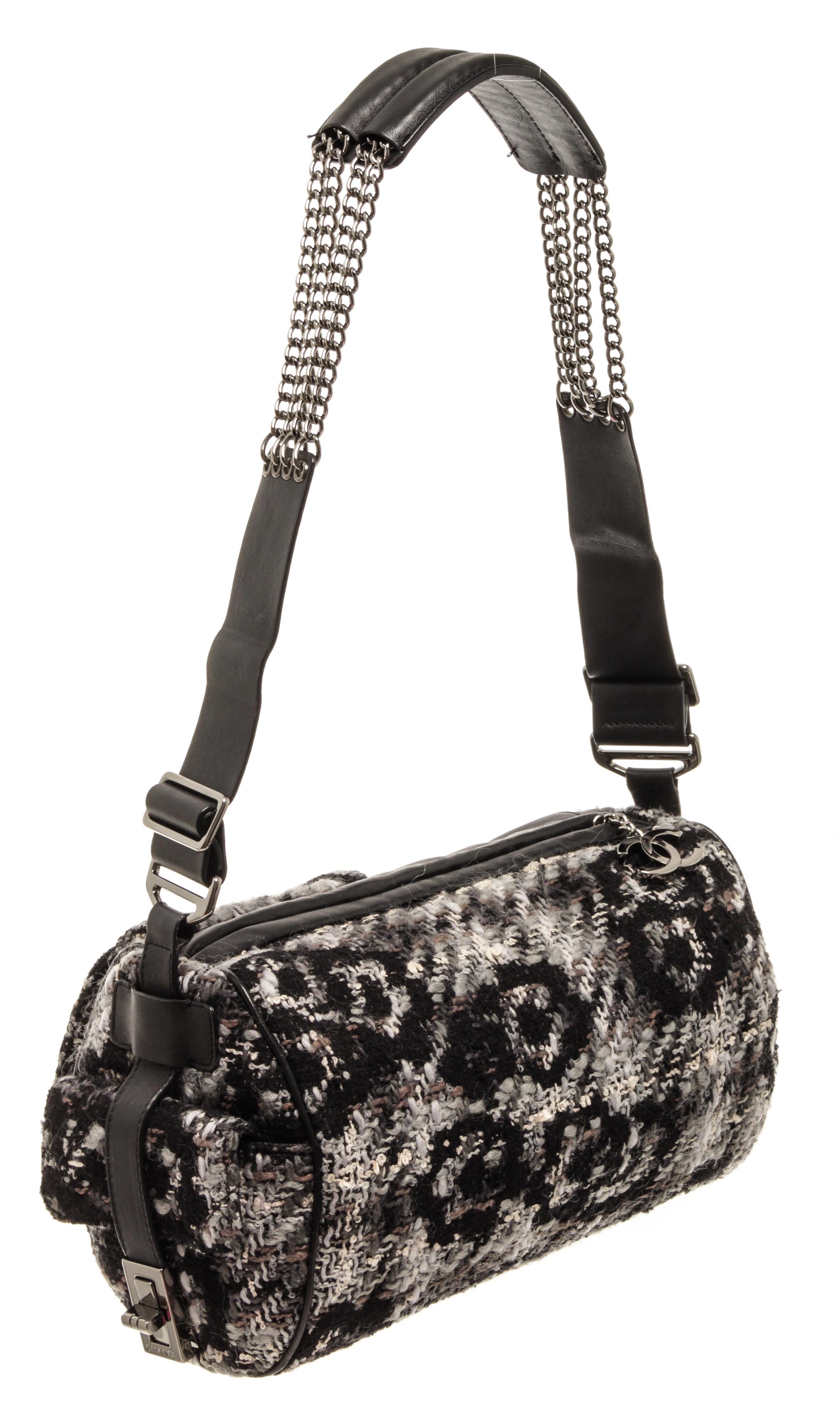 Chanel Black 2.55 Tweed Chain Shoulder Bag In Good Condition For Sale In Irvine, CA