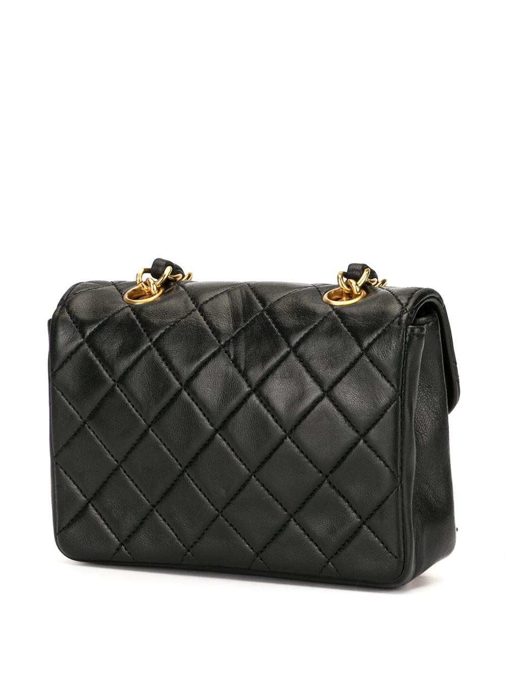 Mini borsa a tracolla in pelle d'agnello Chanel nera anni '80 in vendita 4