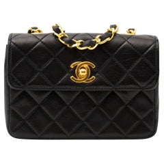 Mini borsa a tracolla in pelle d'agnello Chanel nera anni '80