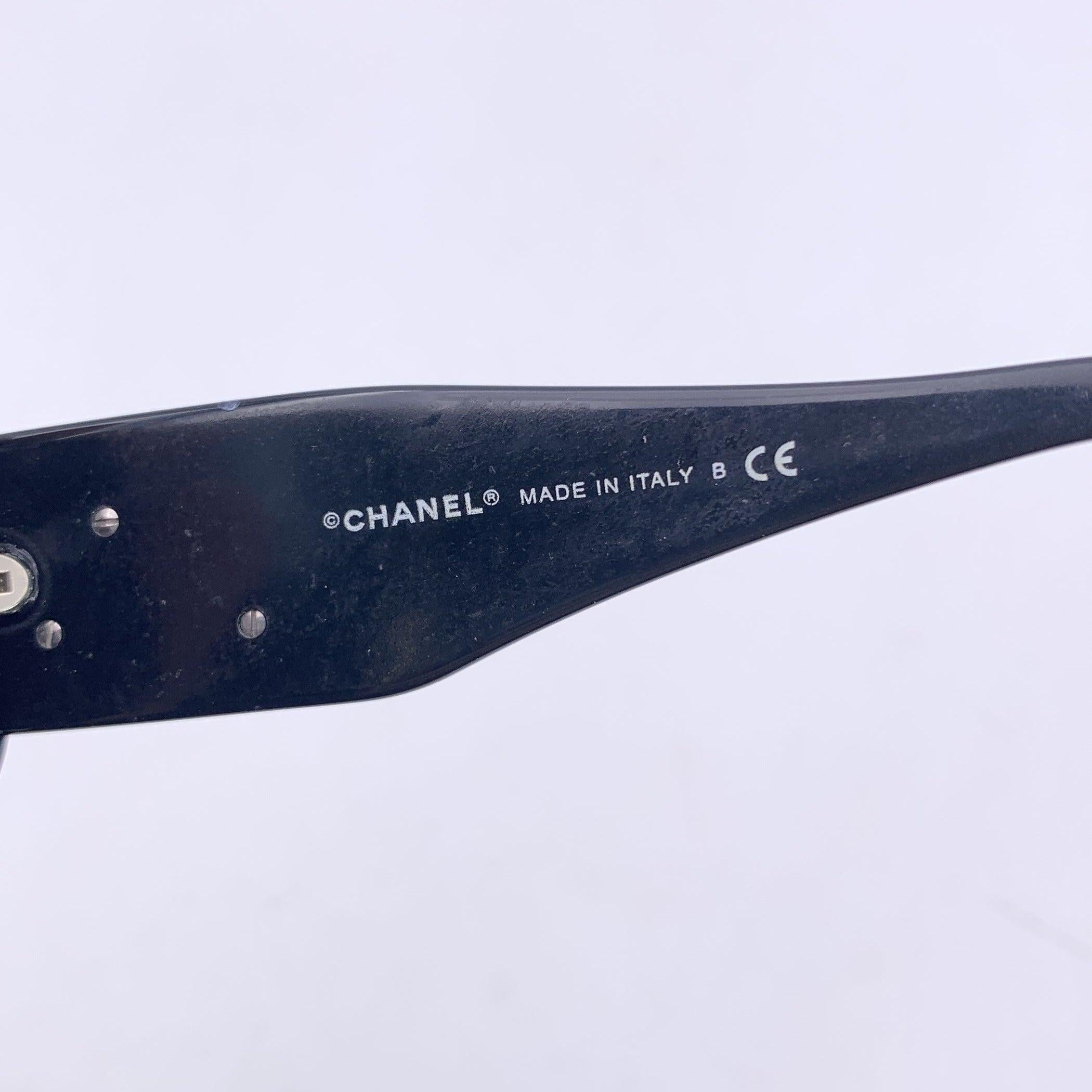 Chanel Lunettes de soleil Camelia en acétate noir 5113 pour femme 56/16 130mm Bon état à Rome, Rome