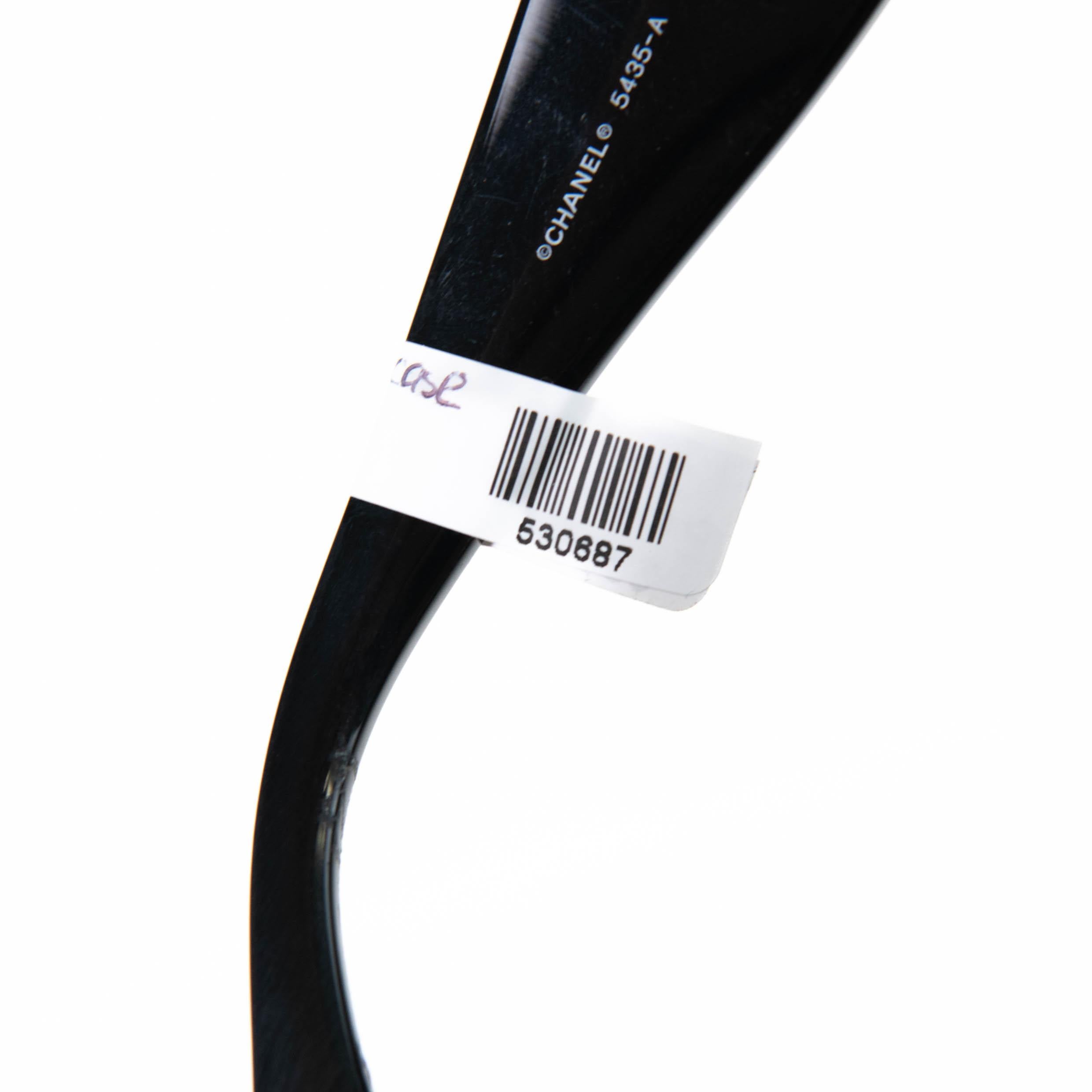 100% Authentic 

These stylish sunglasses feature black rectangular frames with black lenses, gold accents at the sides of the frame, and small gold CCs on each hinge.

Length: 5 in

Height: 2.25 in

Width: 5.5 in

Excellent Condition

Comes with