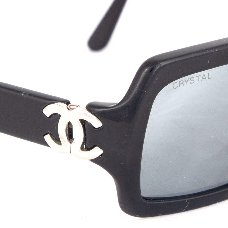 CHANEL black acetate SQUARE CC Sunglasses Mirrored Lens at  display picture 2
