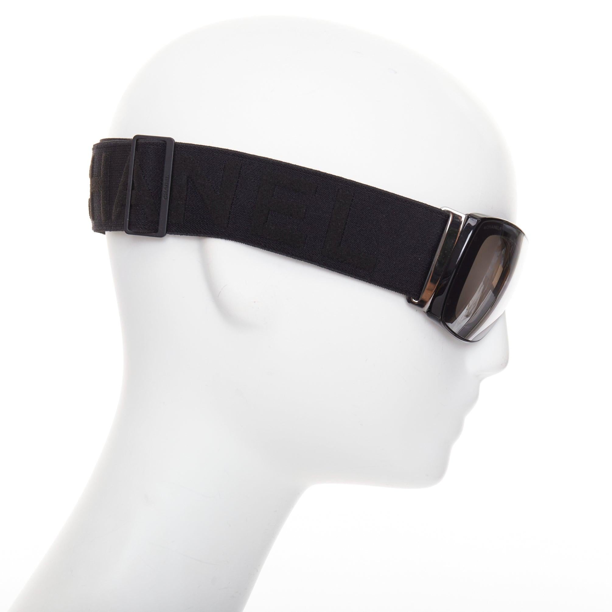 Nero Occhiali da sole Chanel con scudo tecnico in acetato nero in vendita