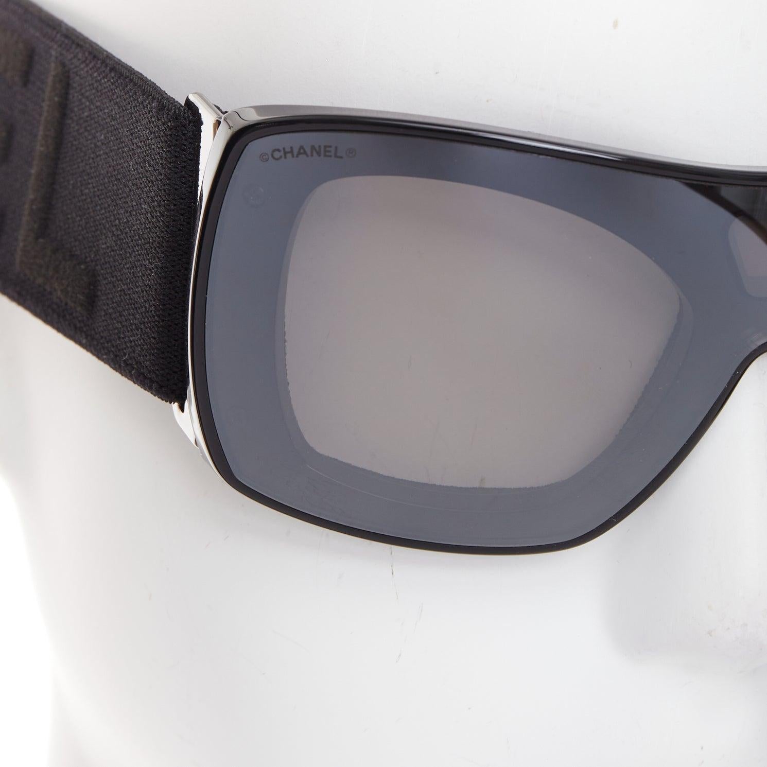 Occhiali da sole Chanel con scudo tecnico in acetato nero in vendita 2