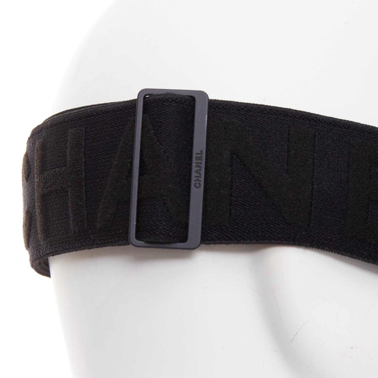 Occhiali da sole Chanel con scudo tecnico in acetato nero in vendita 3