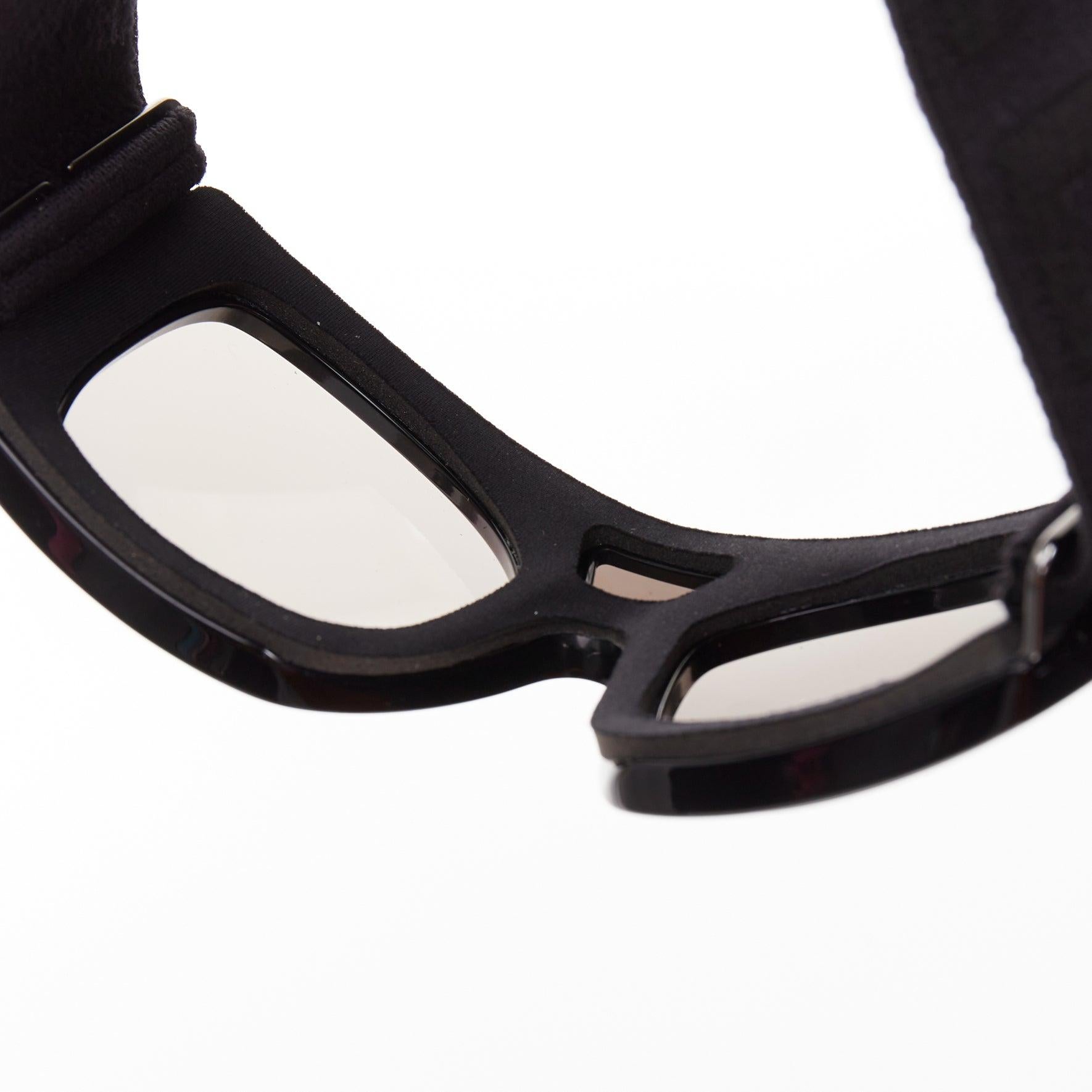 Occhiali da sole Chanel con scudo tecnico in acetato nero in vendita 4