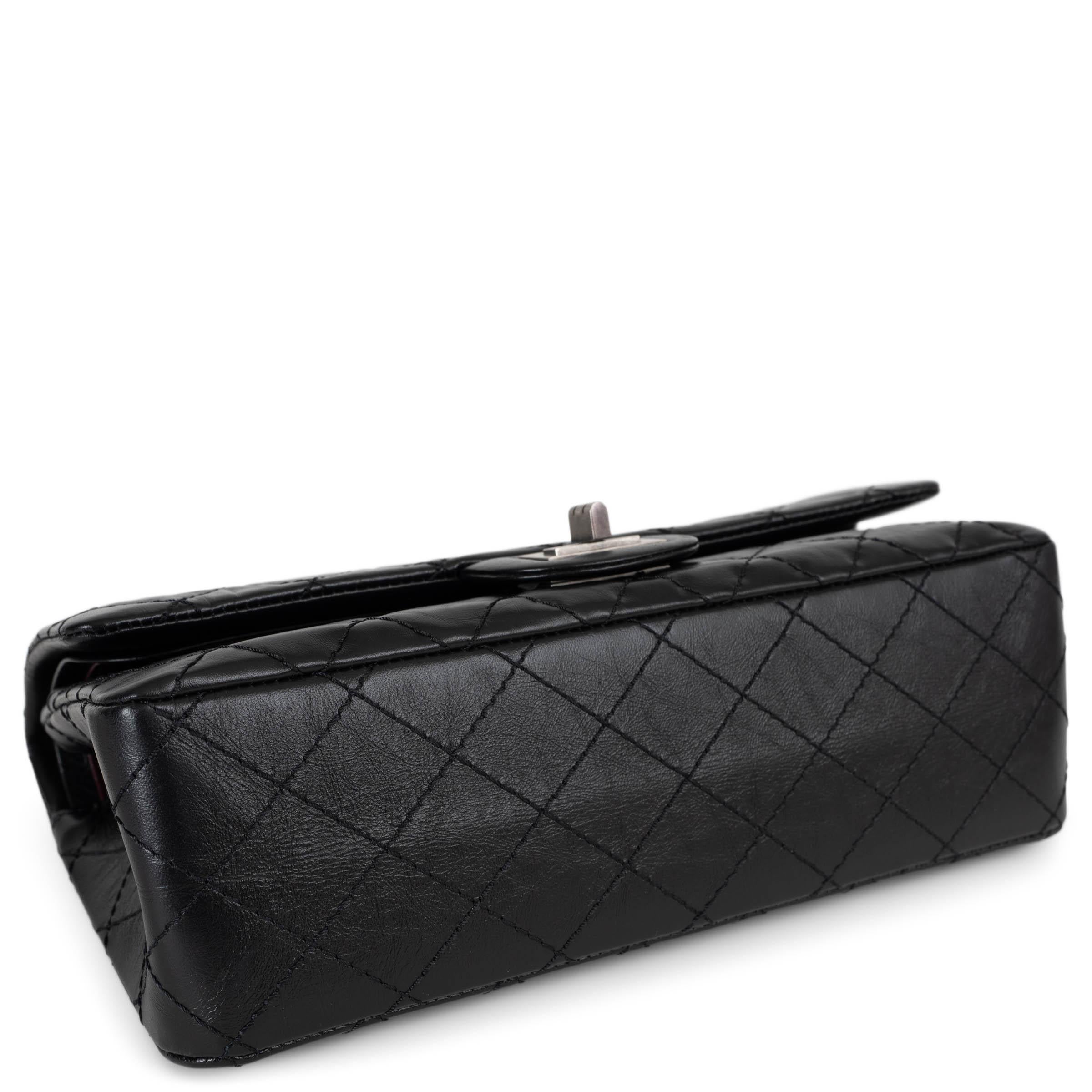 CHANEL schwarz gealtertes Kalbsleder 2.55 MEDIUM REISSUE 225 Tasche Damen im Angebot