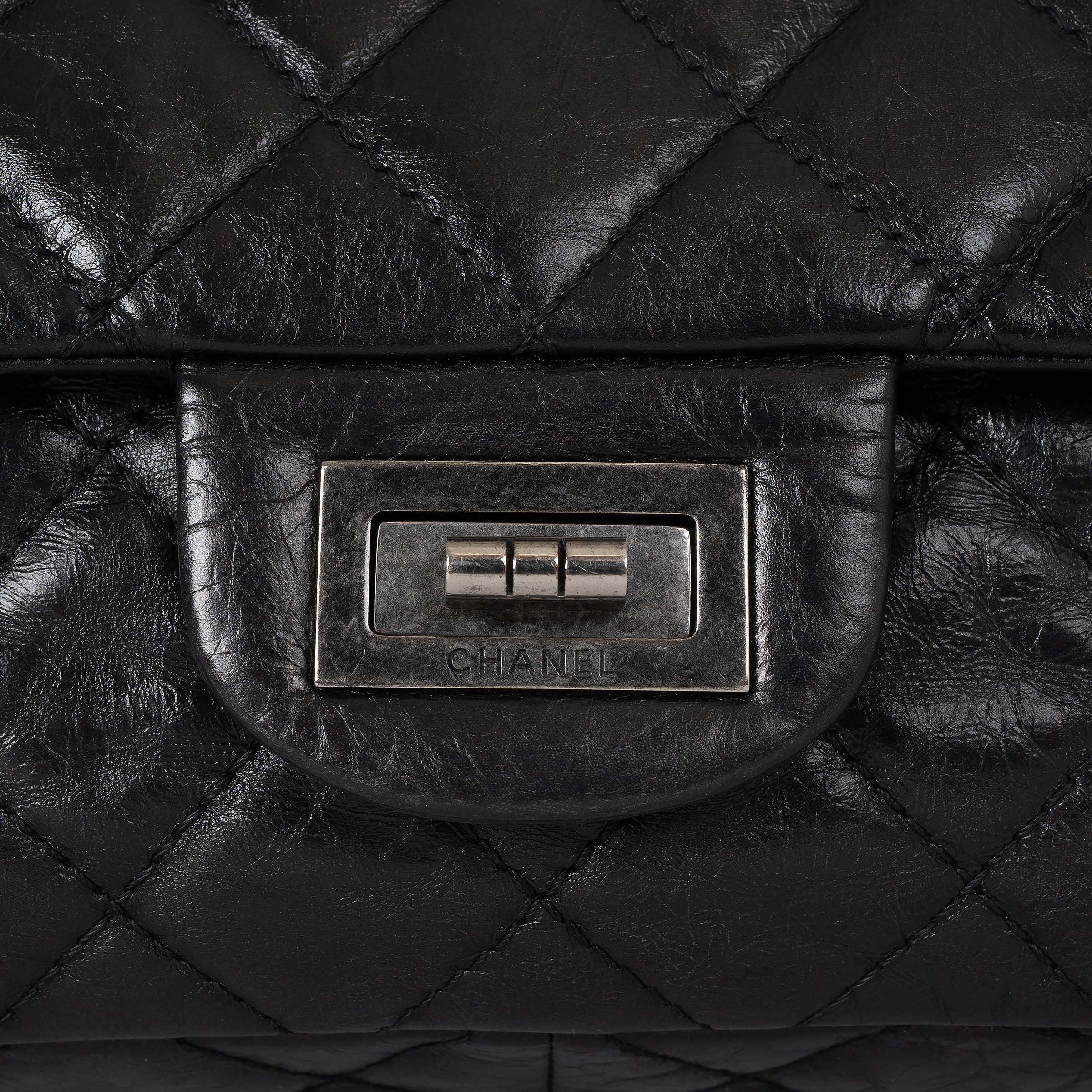 CHANEL black Aged calfskin leather 2.55 REISSUE 227 MAXI FLAP Shoulder Bag For Sale 2