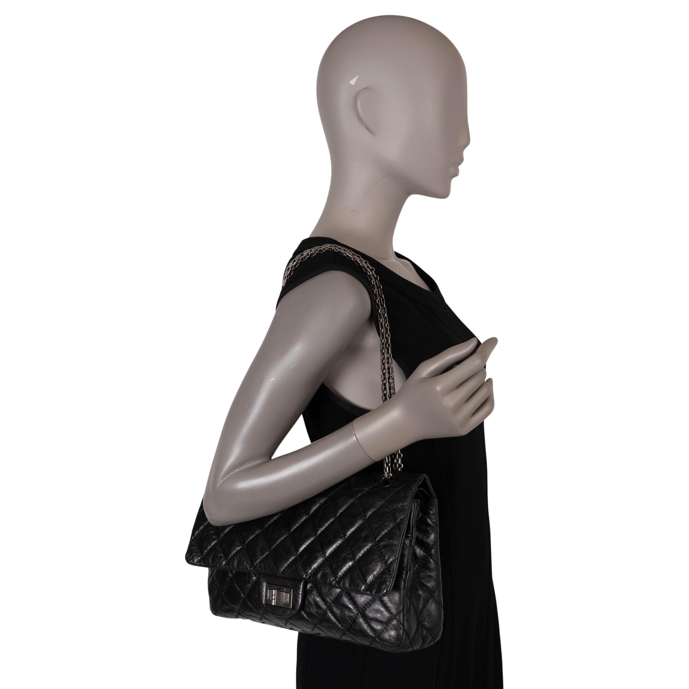 CHANEL black Aged calfskin leather 2.55 REISSUE 227 MAXI FLAP Shoulder Bag For Sale 5