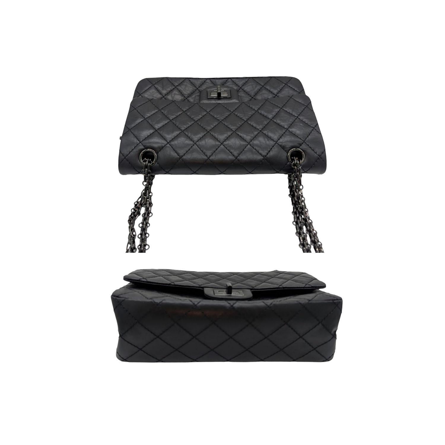 Women's Chanel Black Aged Calfskin Quilted 2.55 Reissue 225 Flap For Sale