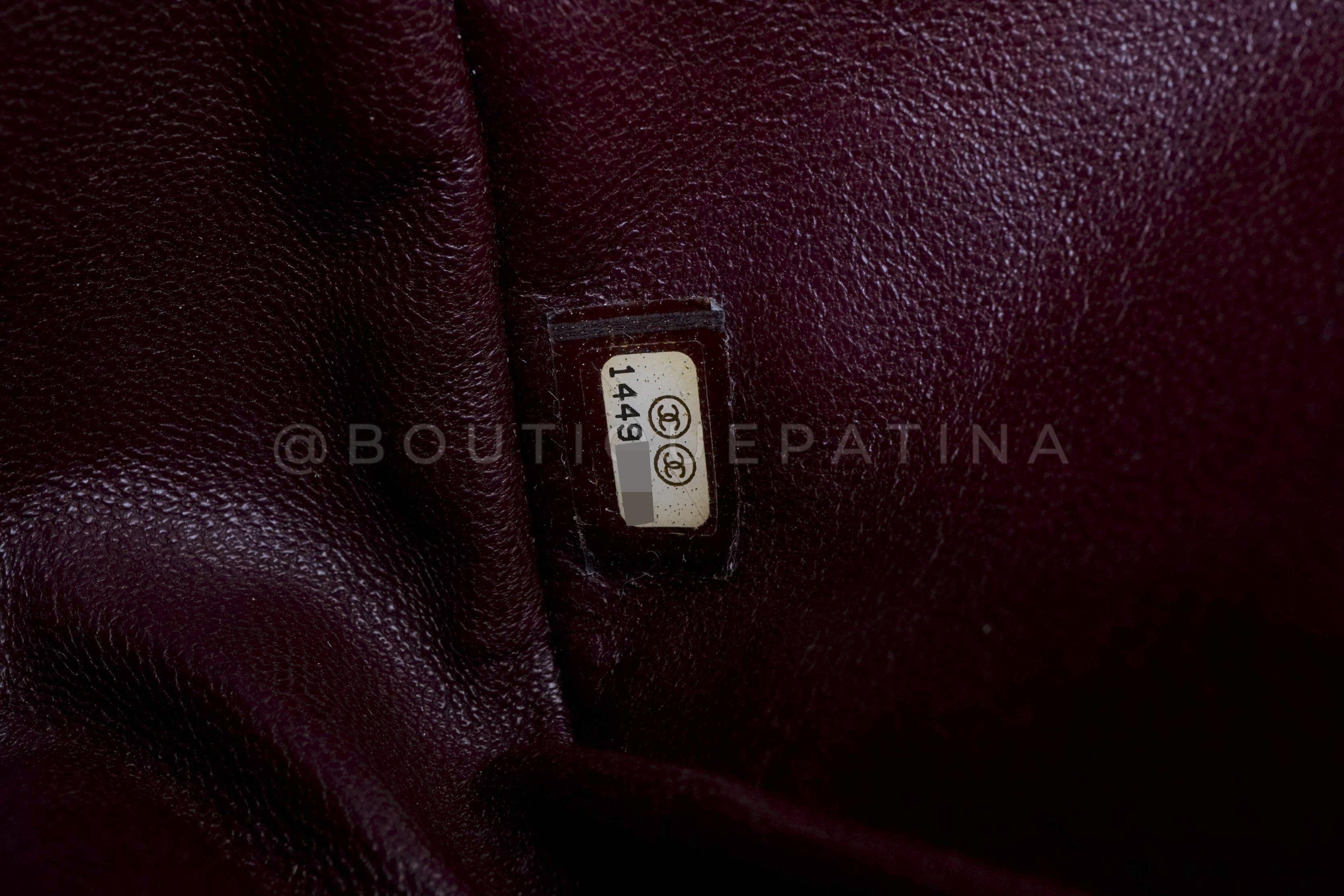 Chanel - Grand sac à rabat 227 2.55 en cuir de veau vieilli noir, réédition GHW 65332 en vente 8