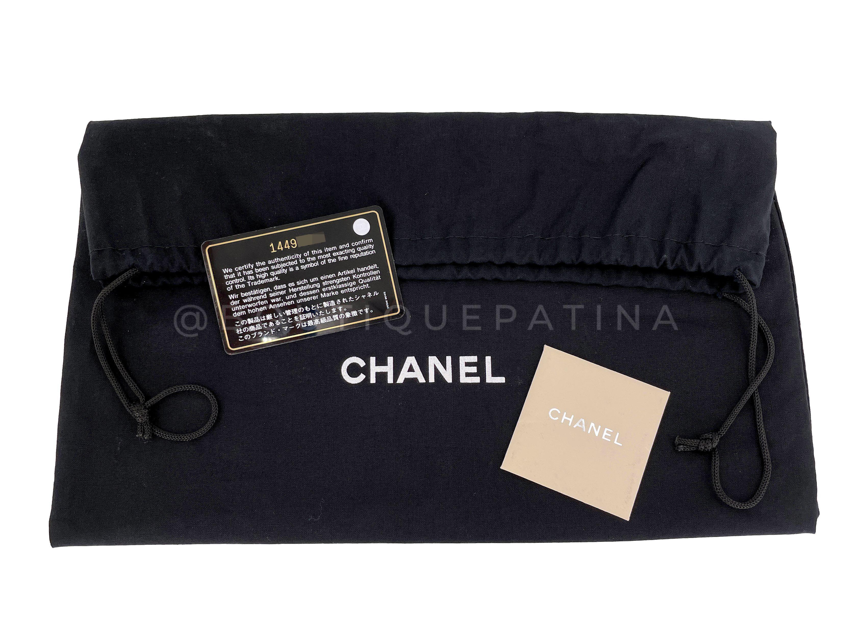 Chanel - Grand sac à rabat 227 2.55 en cuir de veau vieilli noir, réédition GHW 65332 en vente 9