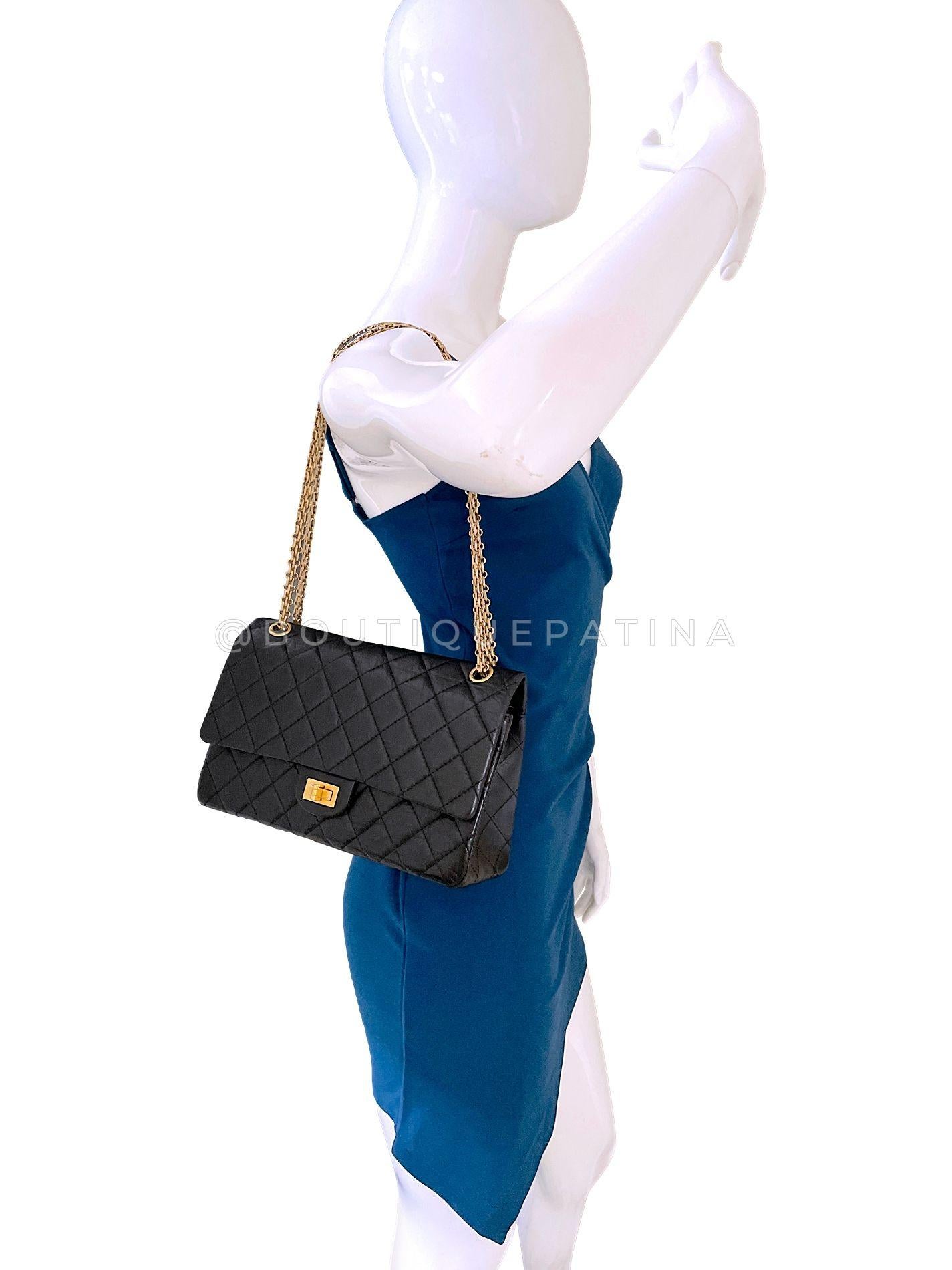 Chanel Black Aged Calfskin Reissue Medium 226 2.55 Flap Bag GHW 67076 en vente 9