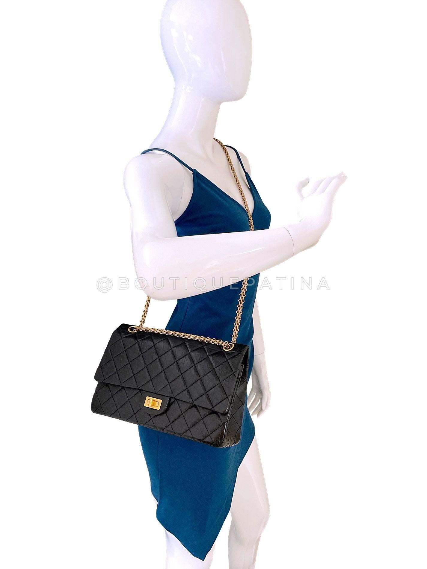 Chanel Black Aged Calfskin Reissue Medium 226 2.55 Flap Bag GHW 67076 en vente 10