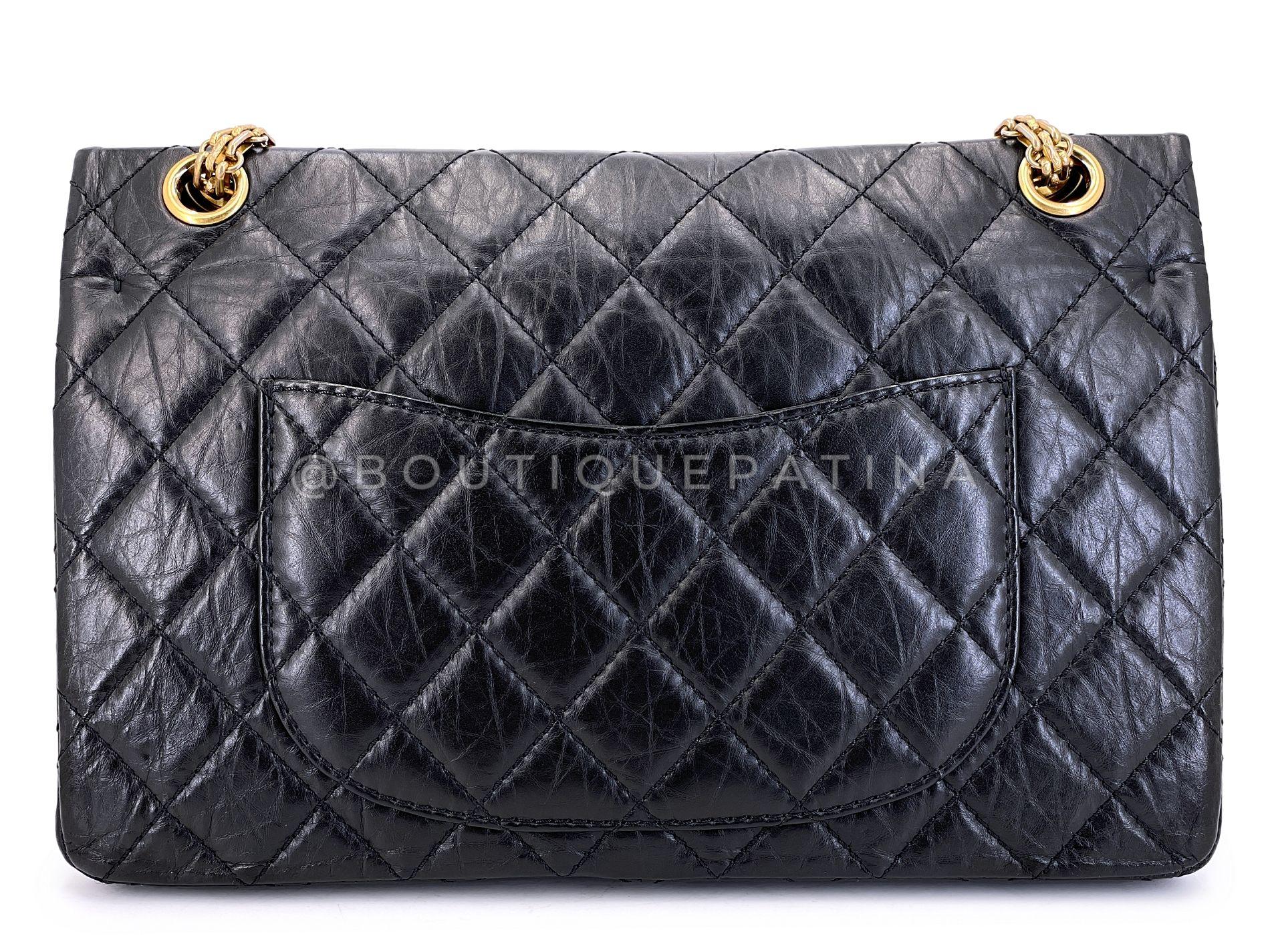 Chanel Black Aged Calfskin Reissue Medium 226 2.55 Flap Bag GHW 67076 Pour femmes en vente