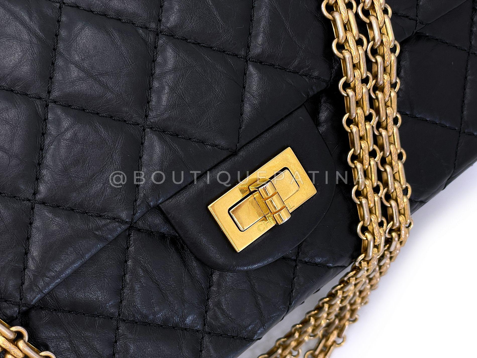 Chanel Black Aged Calfskin Reissue Medium 226 2.55 Flap Bag GHW 67076 en vente 3