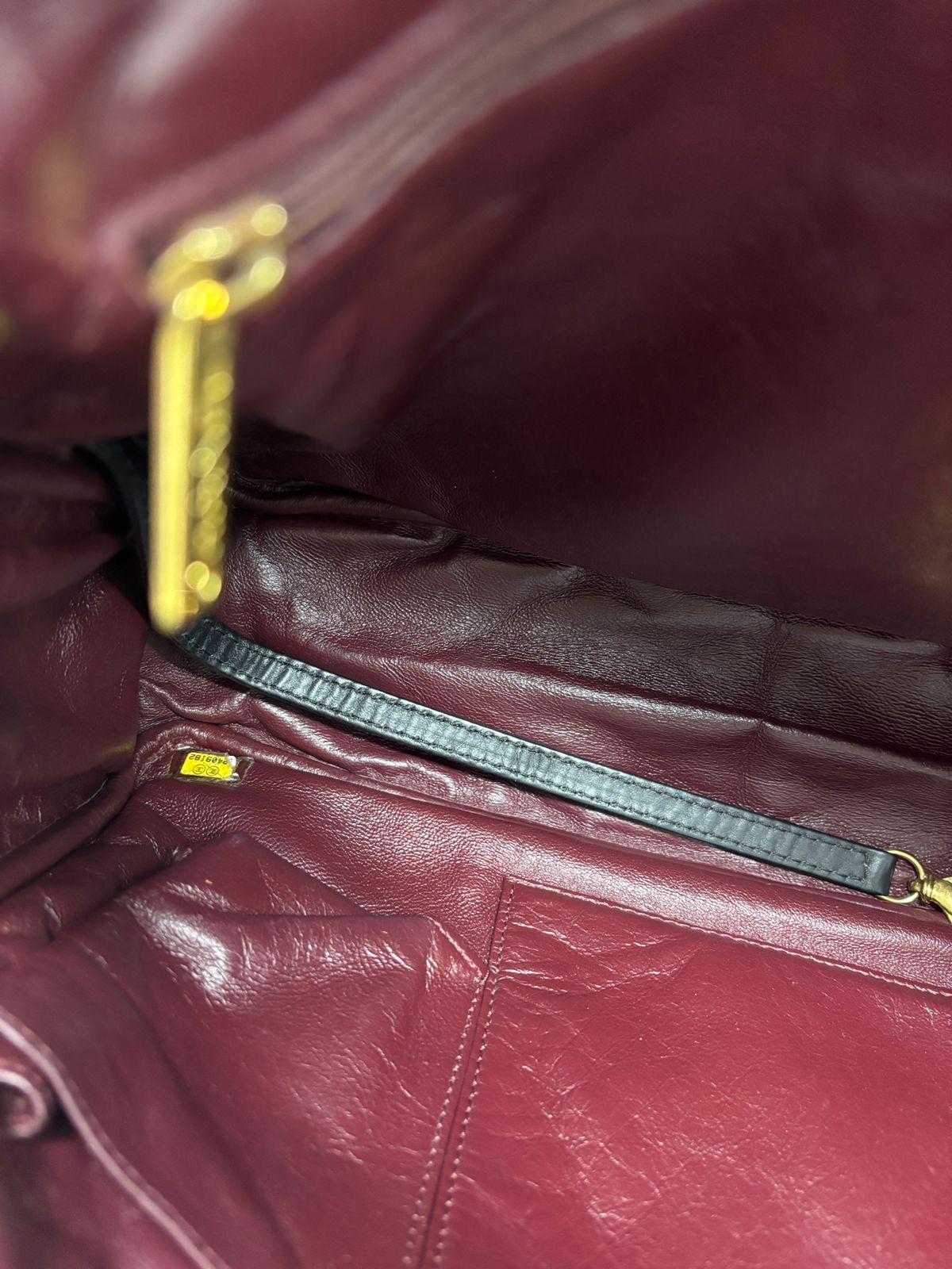 Chanel grand sac pour appareil photo réédition en vente 11