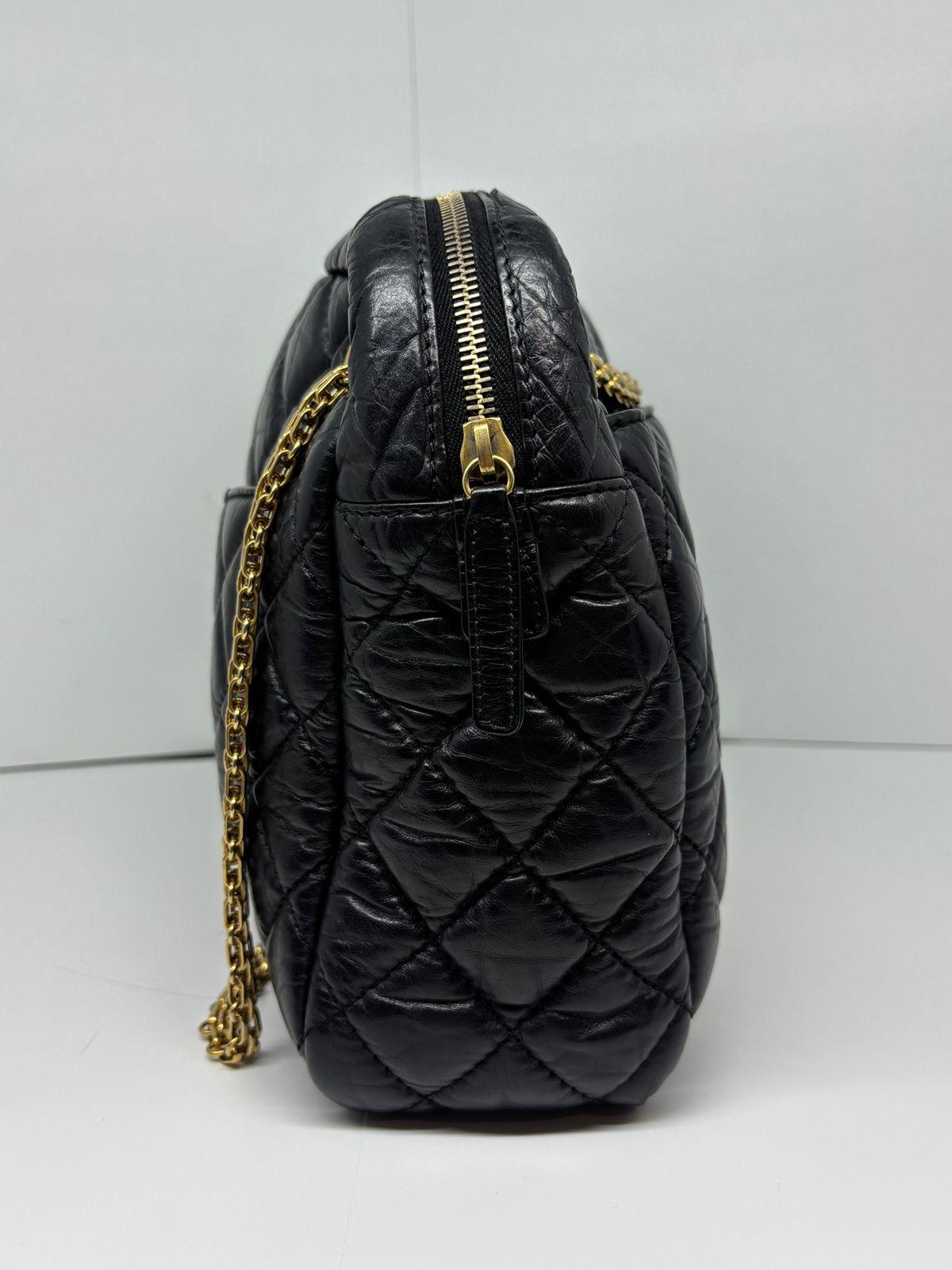 Noir Chanel grand sac pour appareil photo réédition en vente