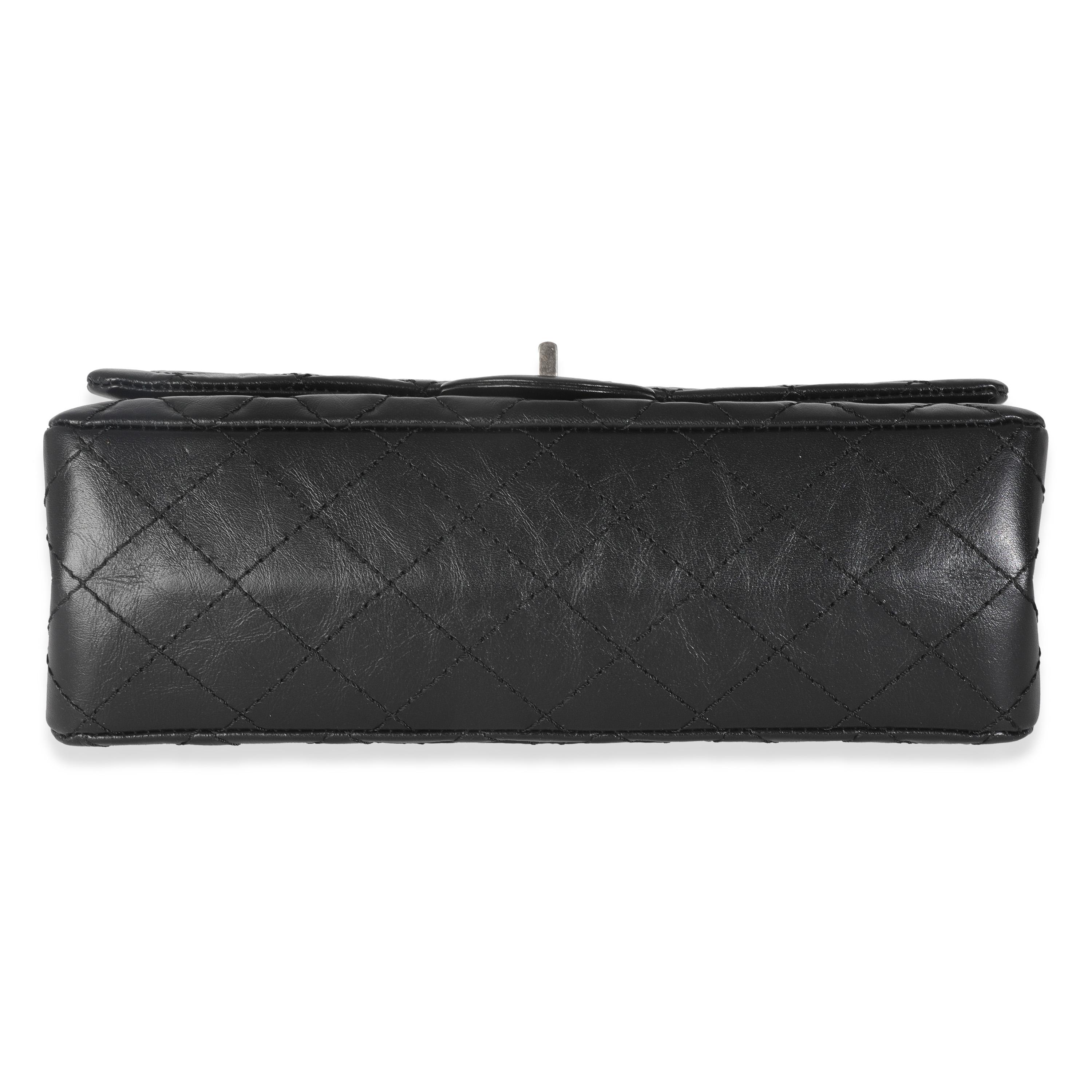 Chanel Borsa in pelle di vitello trapuntata nera invecchiata 2.55 Small Reissue 225 Flap in vendita 3