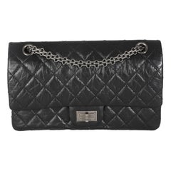 Chanel Schwarzes gealtertes gestepptes Kalbsleder 2.55 Small Reissue 225 Klappe Tasche