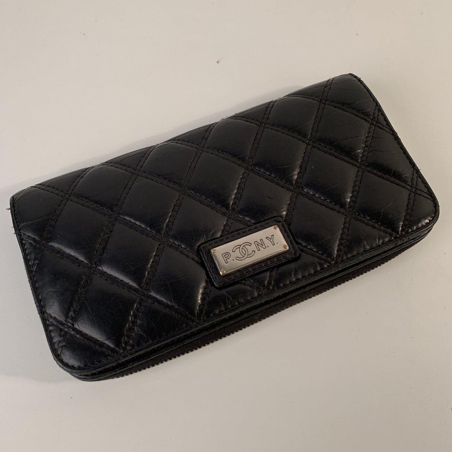 MATERIAL: Leather COLOR: Black MODEL: Organizer Wallet GENDER: Women SIZE: Condition B :GOOD CONDITION - Some light wear of use - Some light scratches on leather internally. Ot will come with its original CHANEL box. Measurements HEIGHT: 4 Inches -