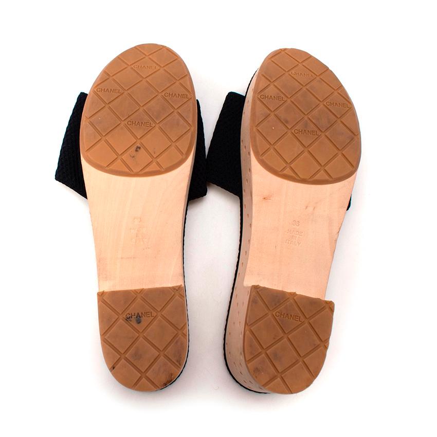 Chanel Black Airtex CC Leather Logo Applique Wooden Sandals For Sale 1