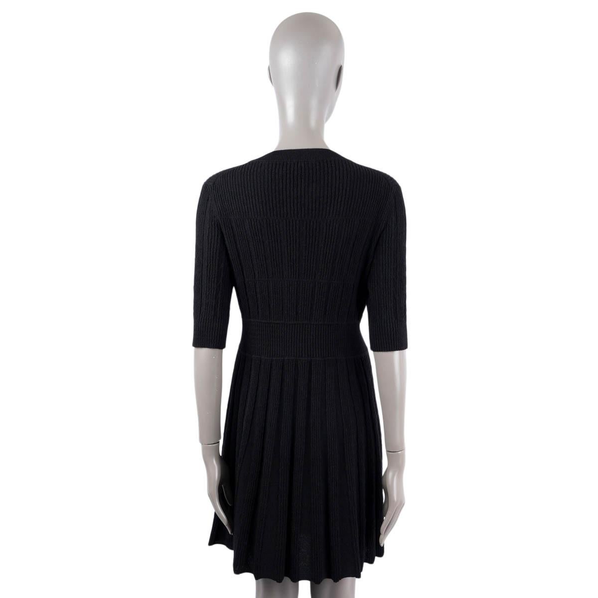 CHANEL black alpaca & wool 2018 18B TEXTURED KNIT Dress 40 M For Sale 1
