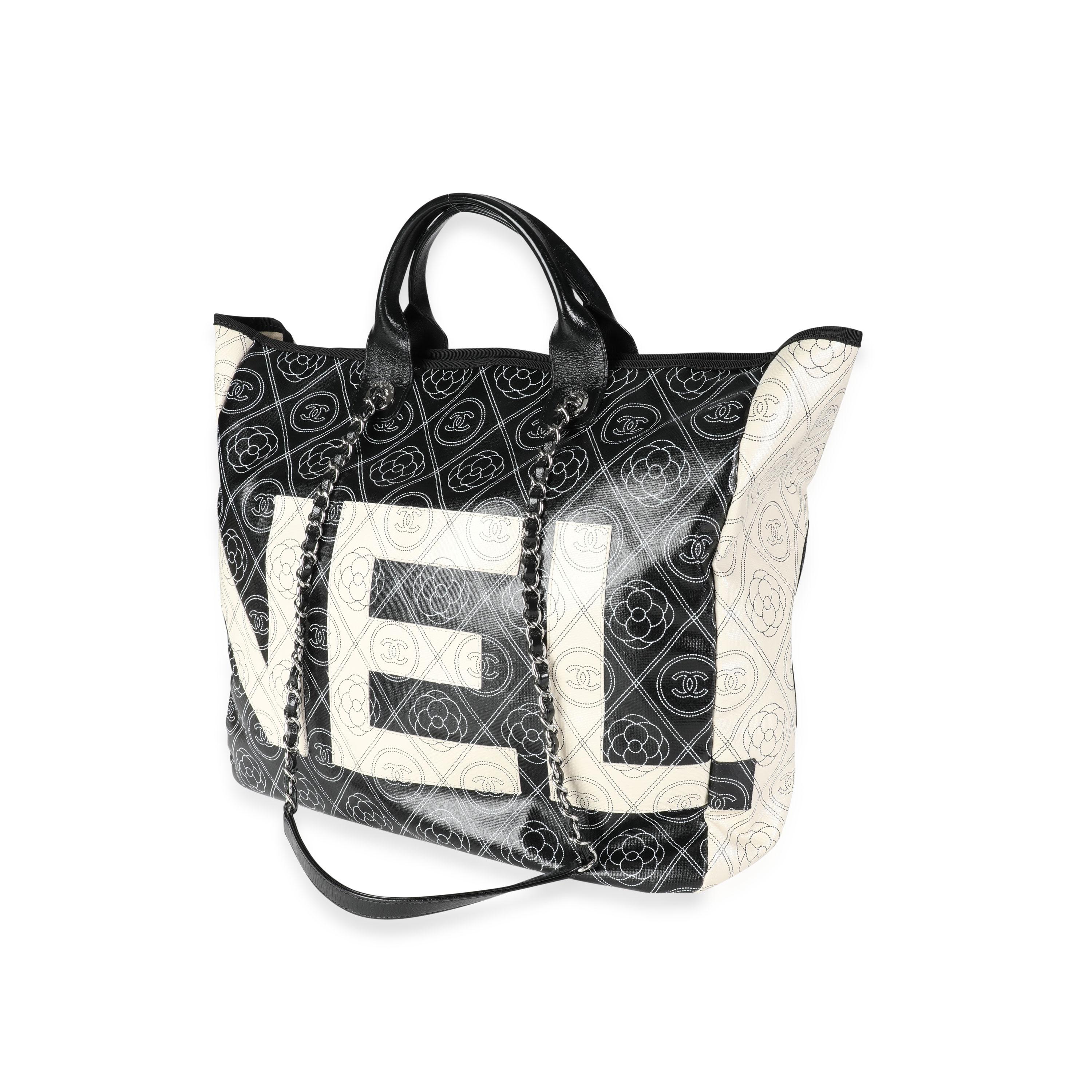 Nero Shopper Chanel in tela rivestita e pelle nera e beige con stampa di camelie e CC